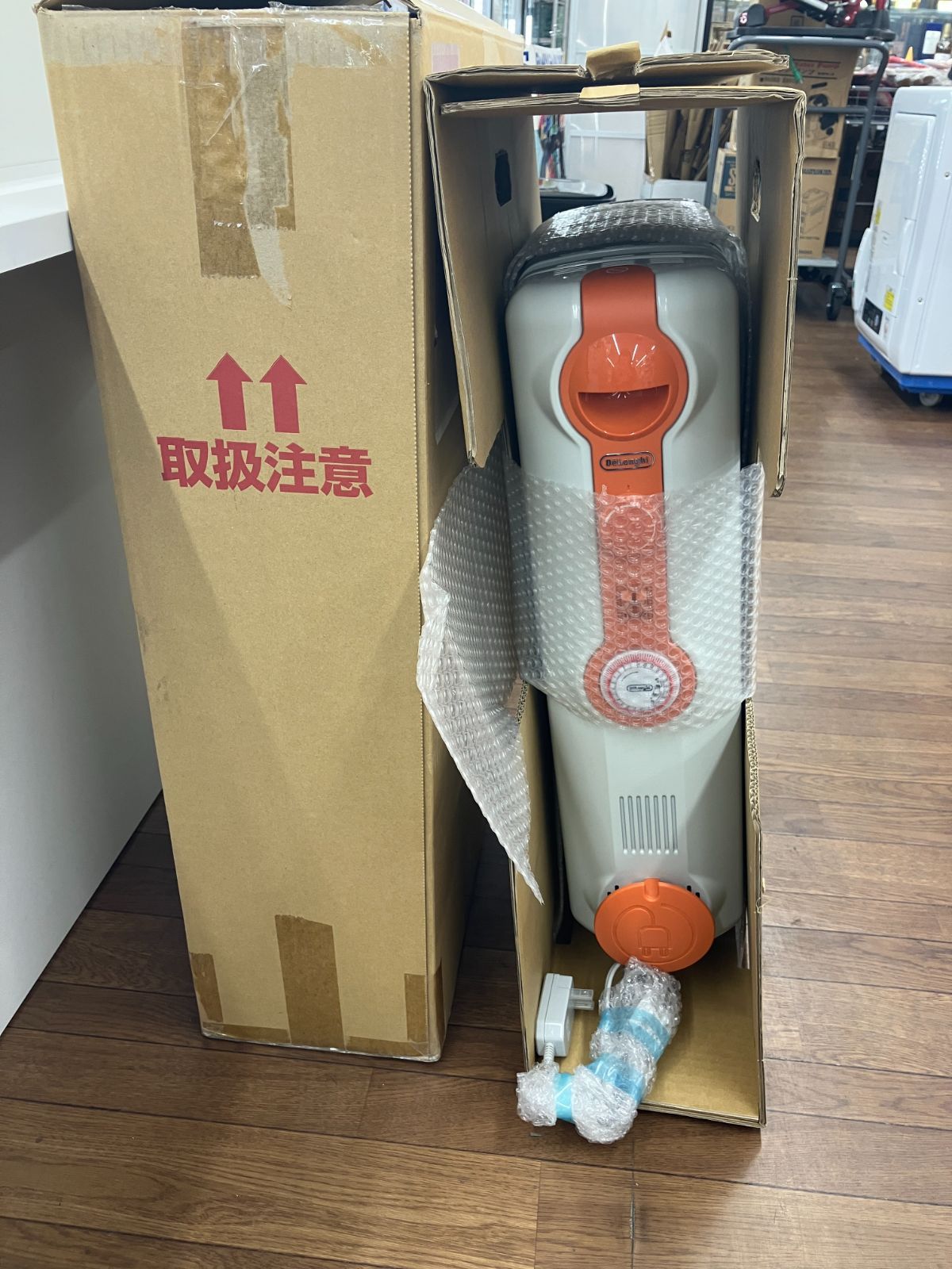 未使用品】De'Longhi オイルヒーター トップハンガー付き (A3-5) T