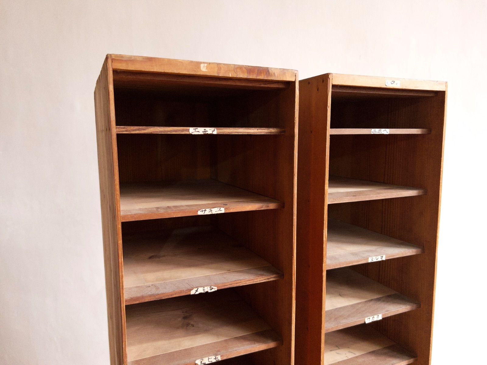 送料込み・匿名発送】書類棚 木製ラック 2個セット 希少 収納棚 古道具