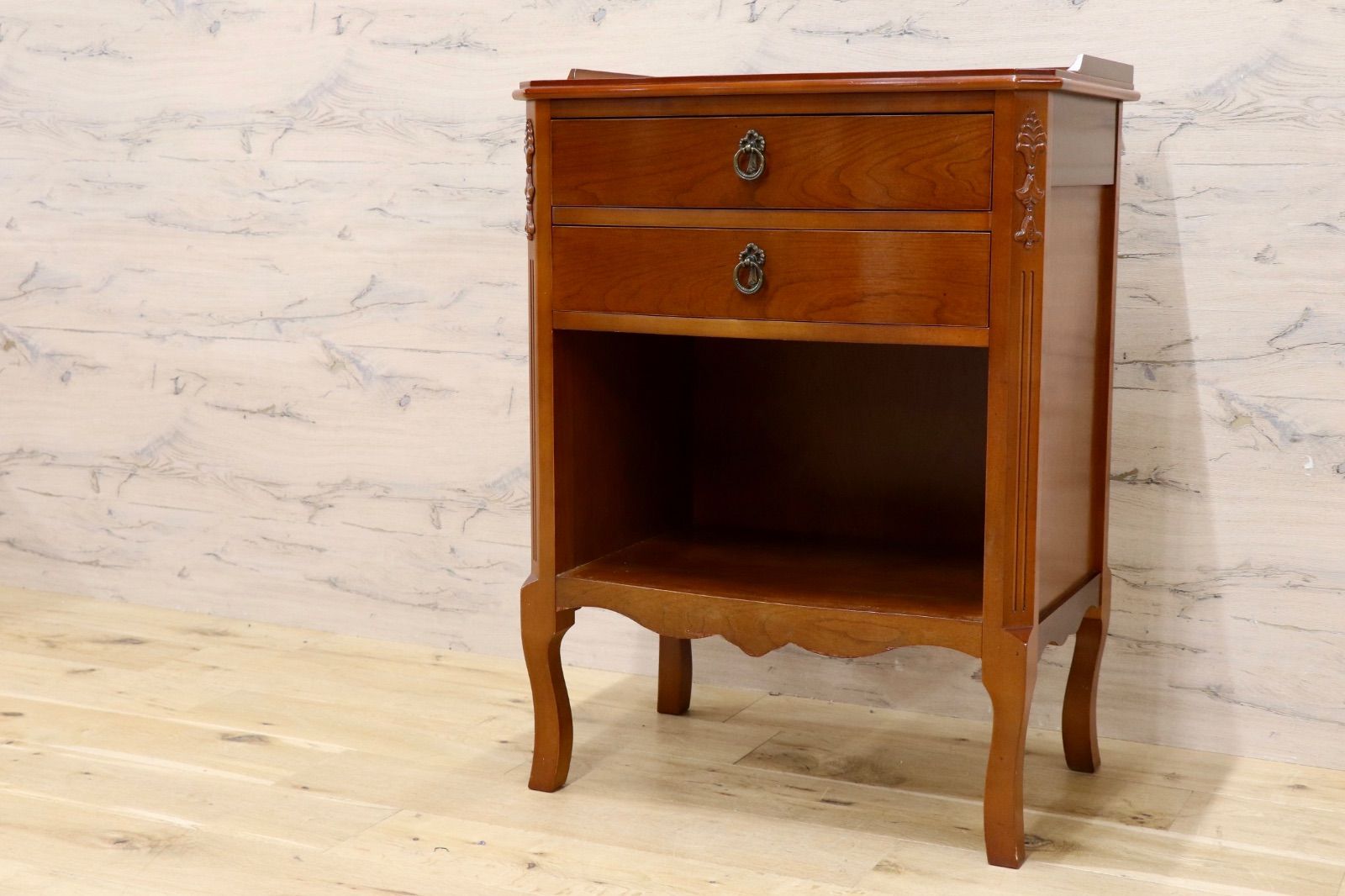 GMIK915C○Lynn Hollyn / リンホーリン ナイトテーブル コンソール