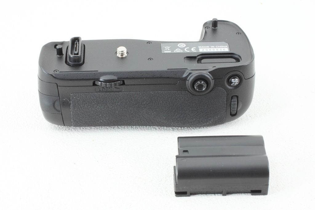 美品 Nikon ニコン MB-D16 マルチパワー バッテリー パック D750用