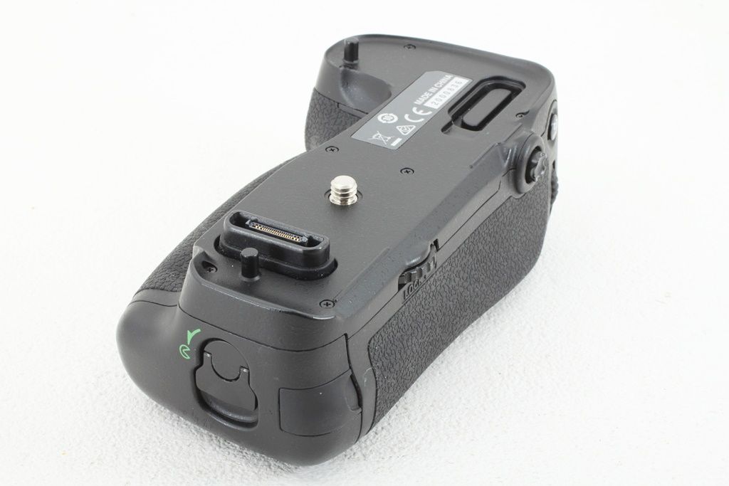 美品 Nikon ニコン MB-D16 マルチパワー バッテリー パック D750用