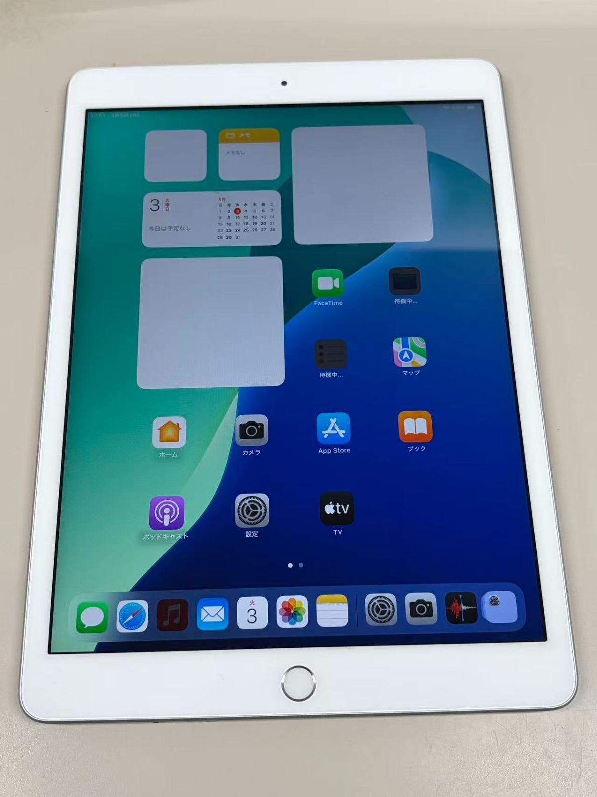 極美品 電池88% SIMフリーiPad (第8世代) 32GB シルバー 訳アリ品