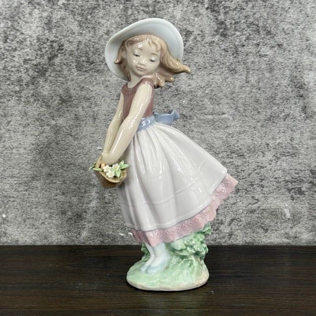 リヤドロ フィギュリン 【中古】LLADRO Utopia 花の小径 女の子 約10×7