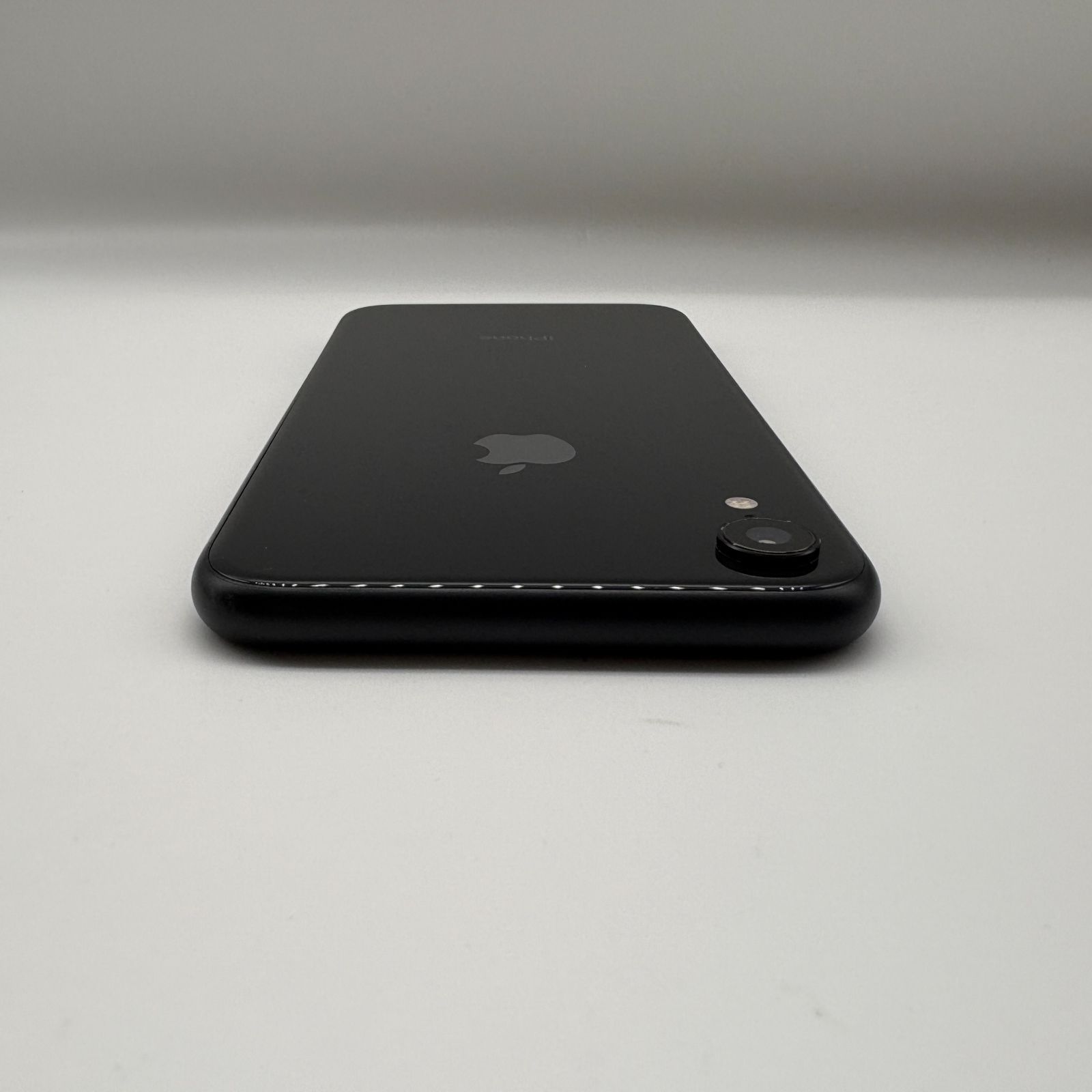 iPhoneXR 64GB SIMロック解除済 au ブラック - メルカリ