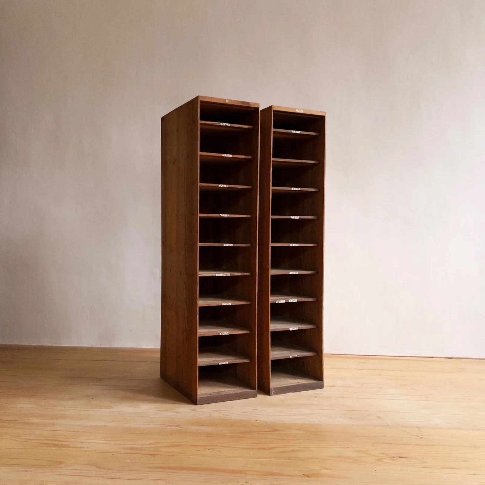 送料込み・匿名発送】書類棚 木製ラック 2個セット 希少 収納棚 古道具