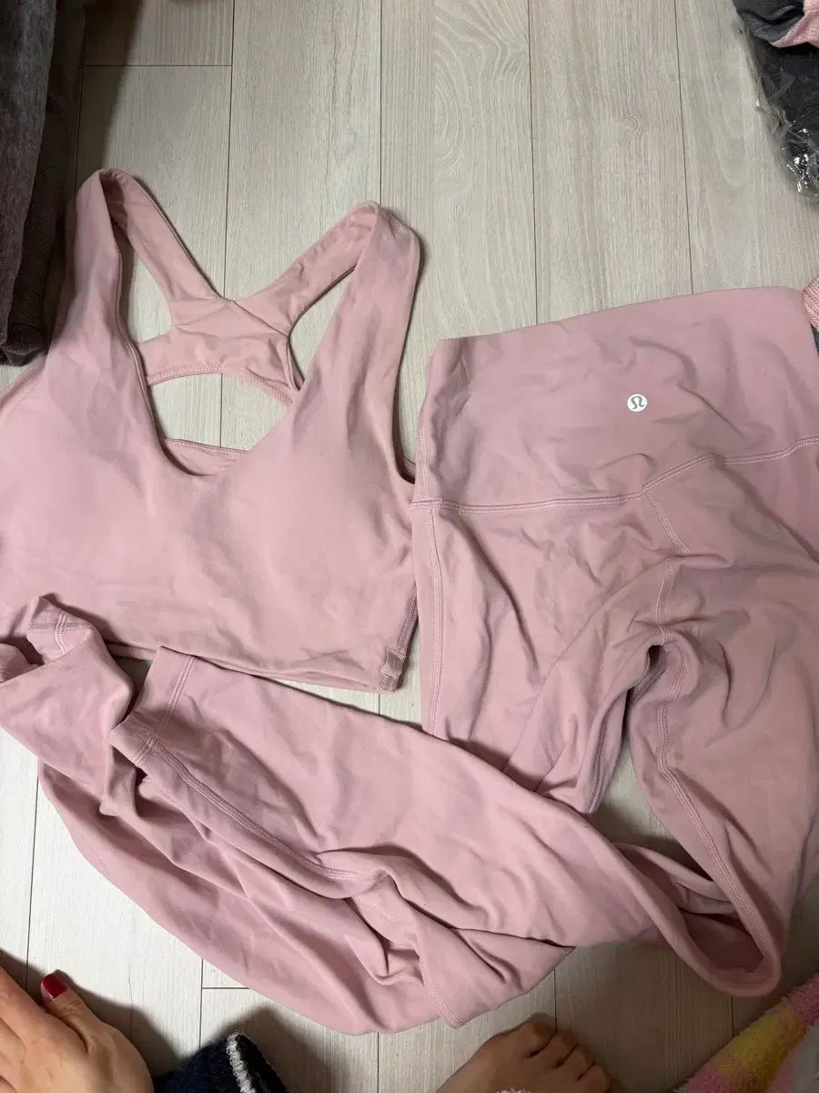 ルルレモン ピンク レギンス & スポーツブラ セット - メルカリ
