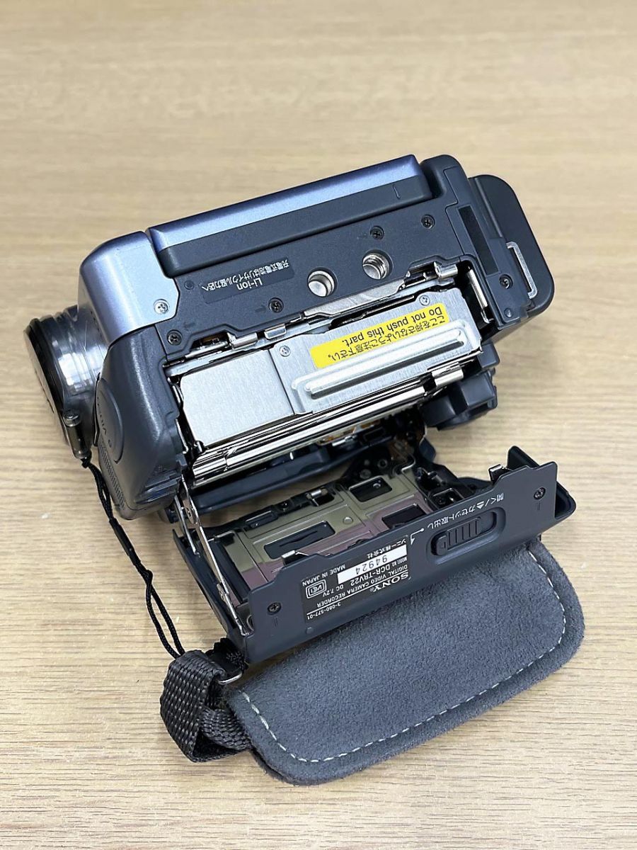 ジャンク】 SONY ソニー デジタルビデオカメラ ハンディカム DCR-TRV22