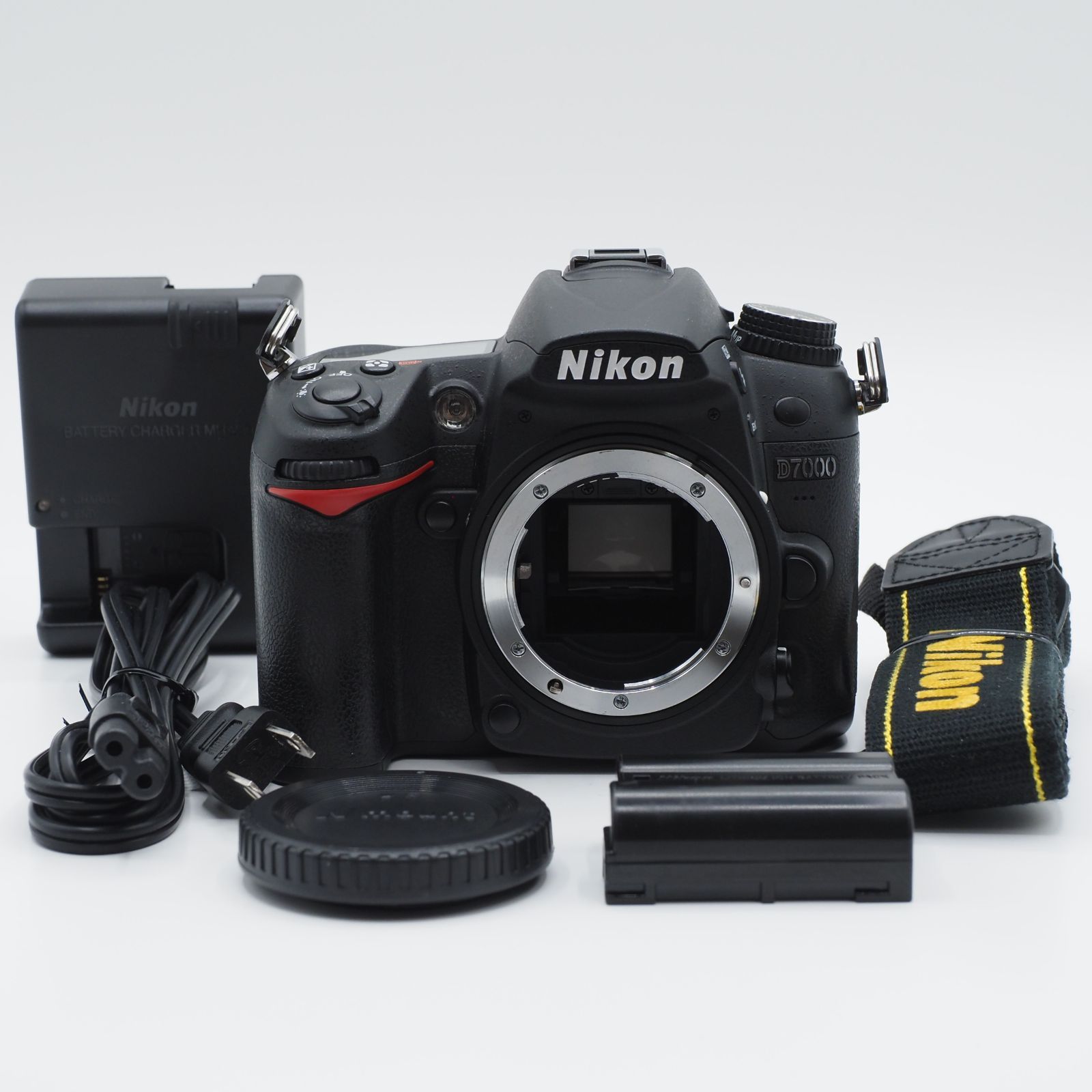 ショット数7,682回 Nikon ニコン デジタル一眼レフ D7000 ボディー