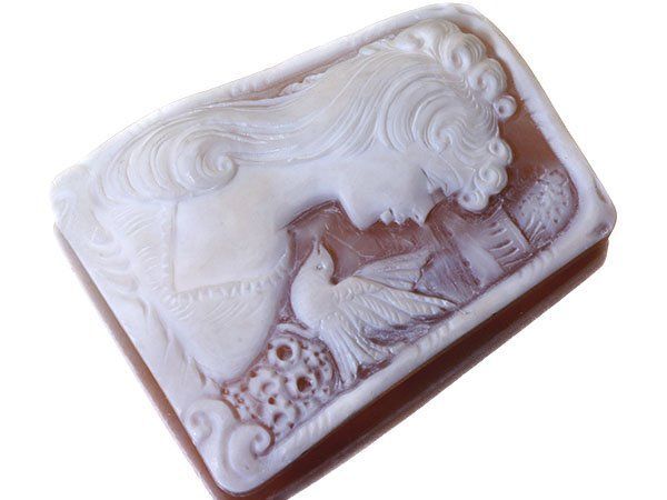 ジュエリー極】上品な女性と小鳥の彫刻 高級シェルカメオルース 50.1