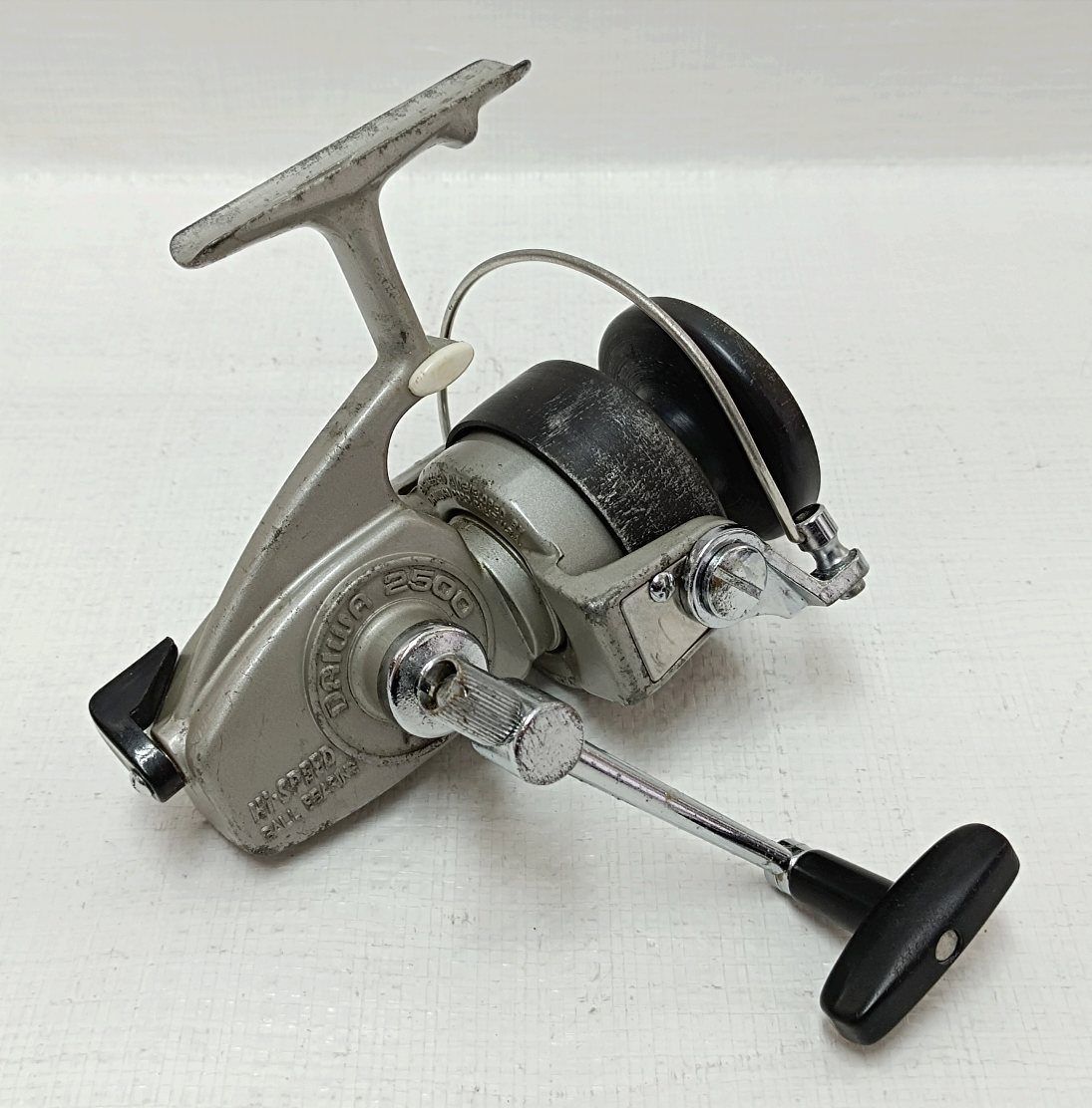 オールドリール Daiwa スピニングリール PUNCH 2500 動作品 - メルカリ