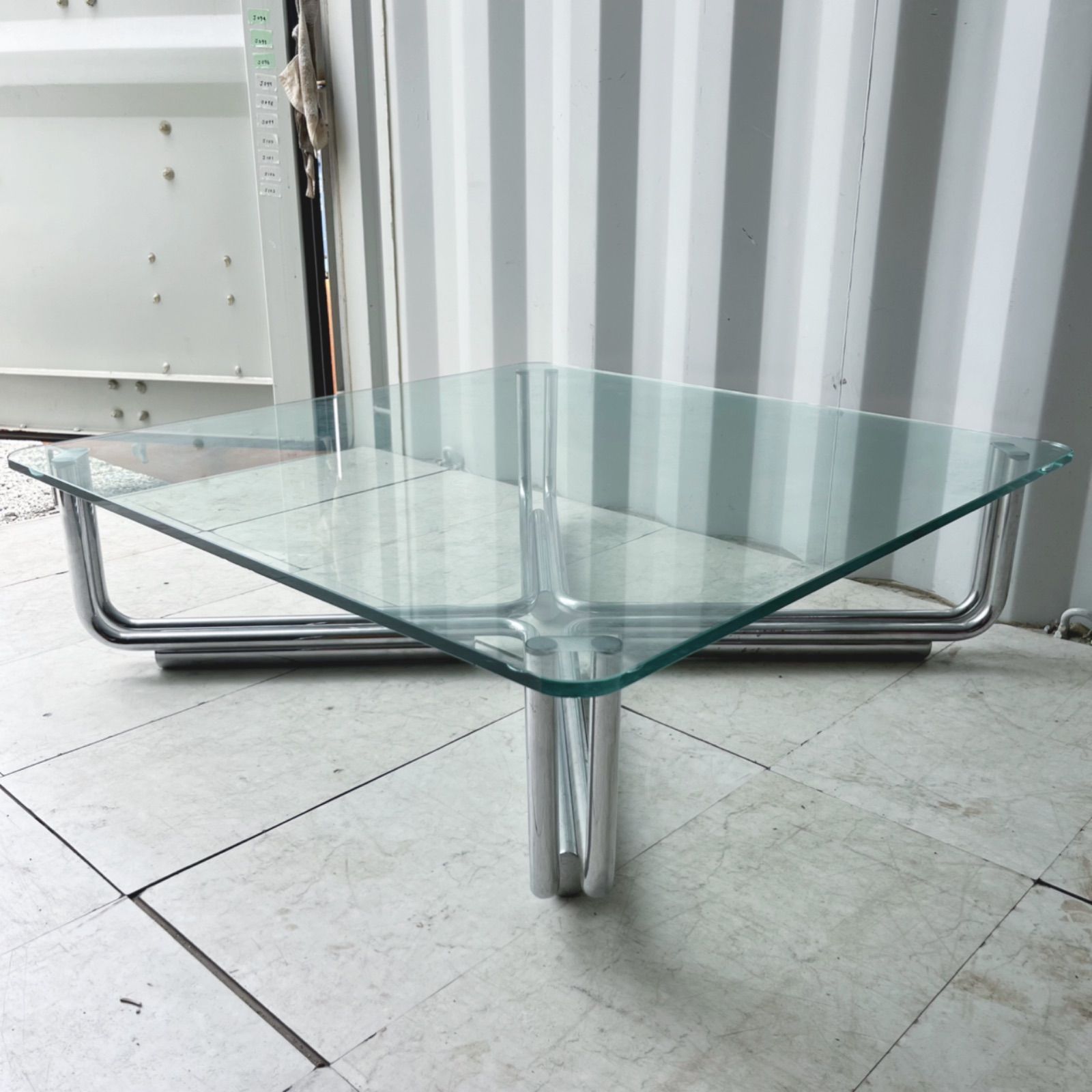 取付無料！カッシーナ 784 スタイリッシュモダン ガラス天板正方形ロー