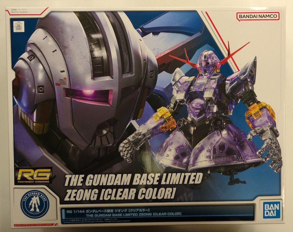 平らな鉄脚と円形の背もたれをもつ古い椅子 アンティーク ディスプレイ