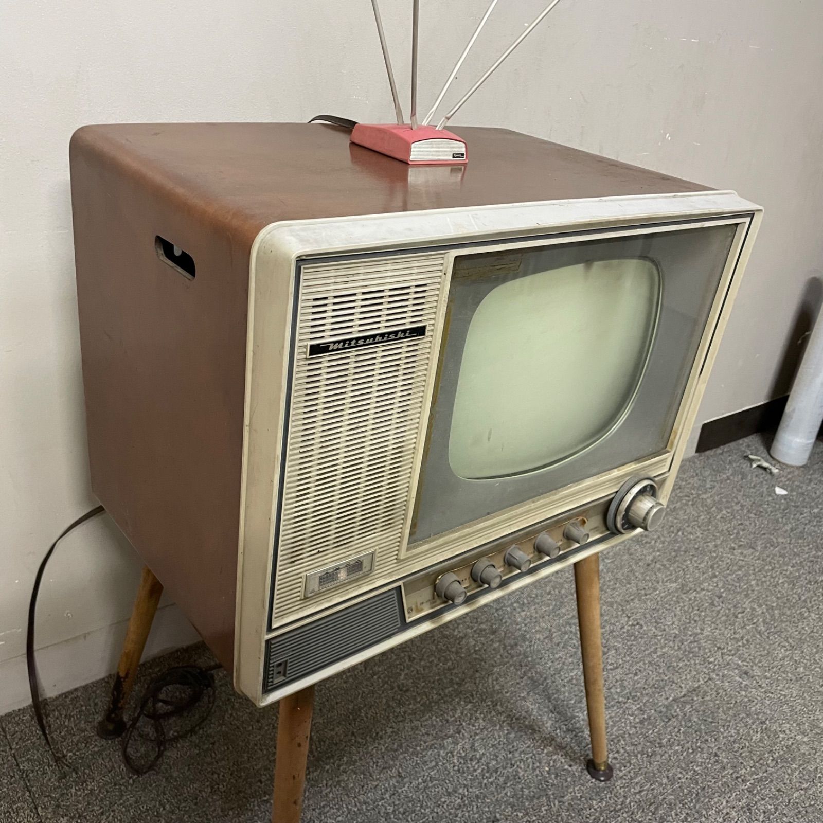 ♭ MITSUBISHI ブラウン管テレビ 脚付き レトロ アンティーク - メルカリ