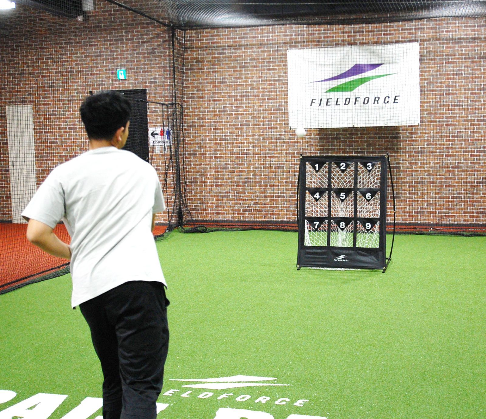 ターゲットコントロール ストラックアウト ピッチング練習