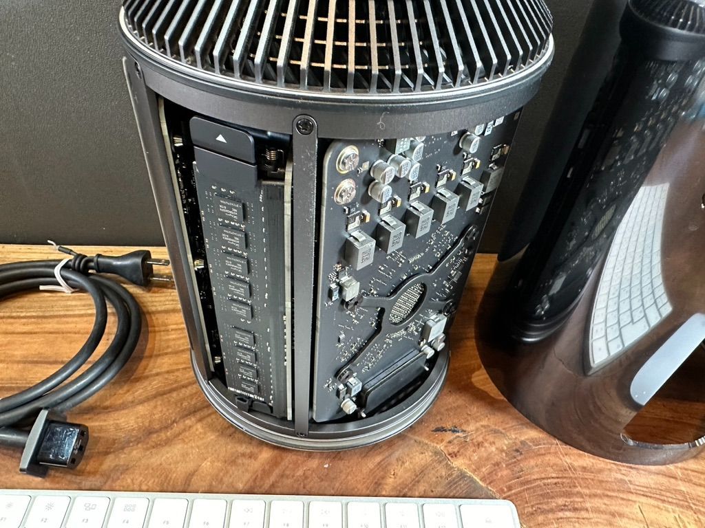 Mac Pro Late 2013 6コア/32GB/SSD1TB Win11 - メルカリ