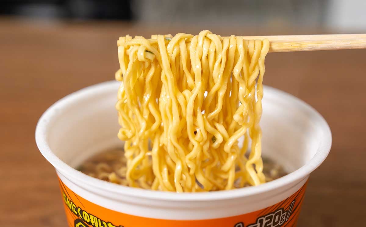 267円で麺120g入り【セブン】にんにく系超大盛カップ麺登場 | ママテナ