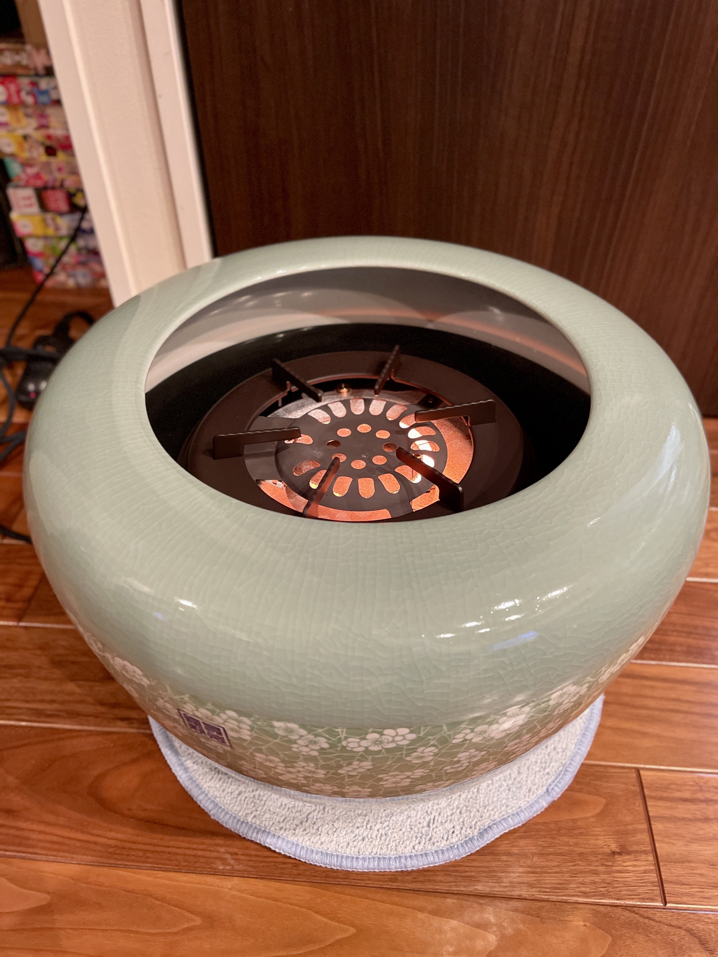 電気火鉢 ハロゲン火鉢 取り説あります 電気火鉢（ハロゲン火鉢）を