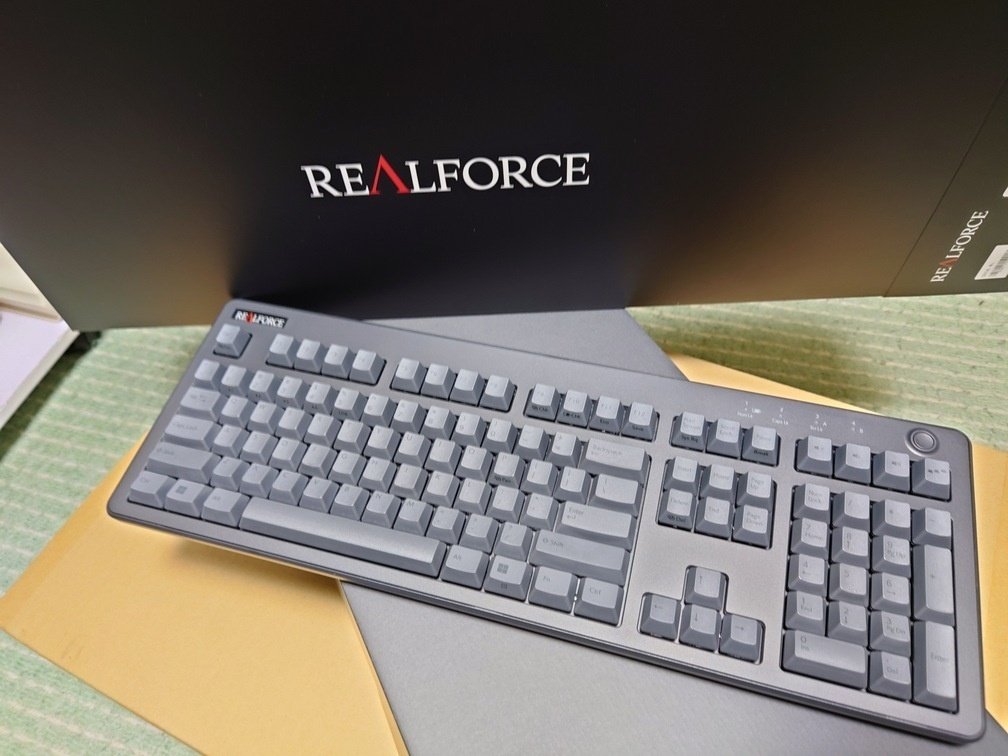 キーボード界の大ボス到来：東プレ RealForce R3 HYBRID｜香月聡司