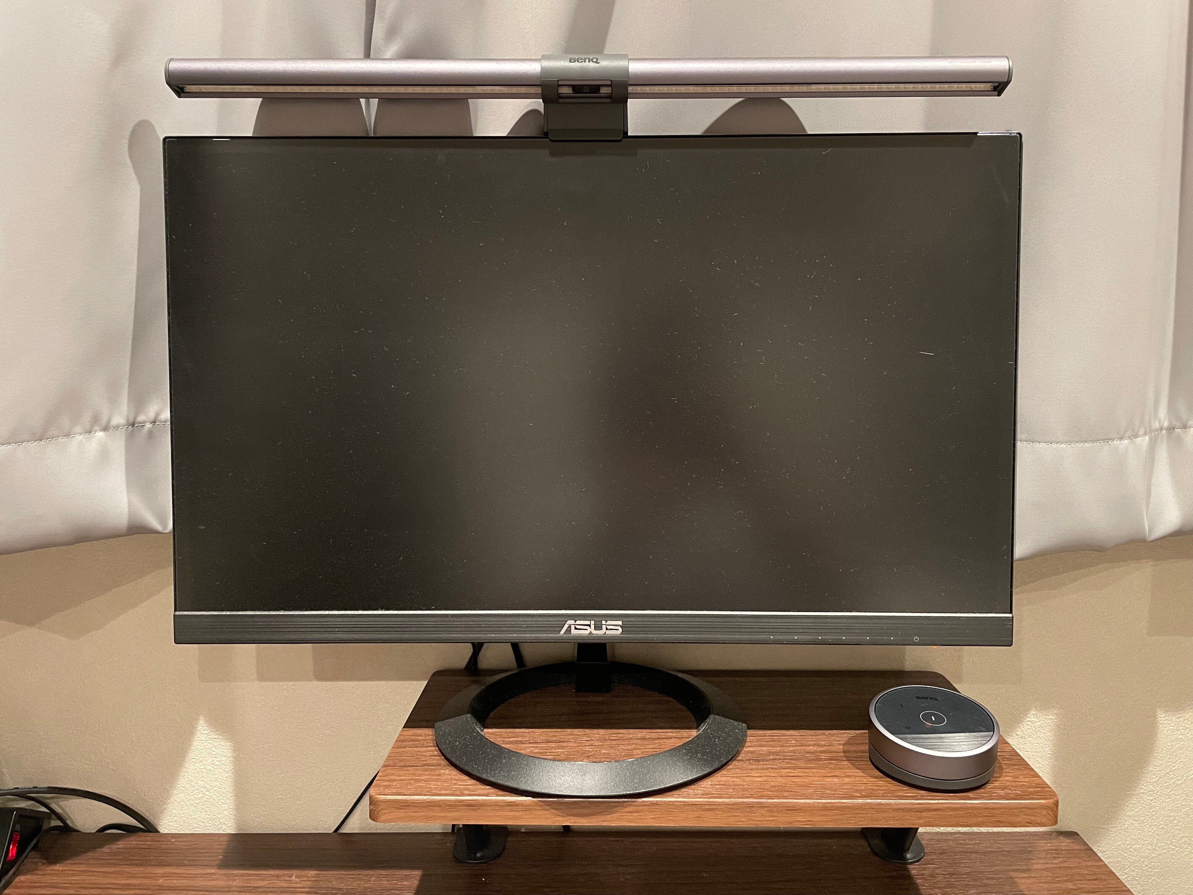 モニターライトの名門「BenQ ScreenBar Halo」で最強デスクが爆誕した