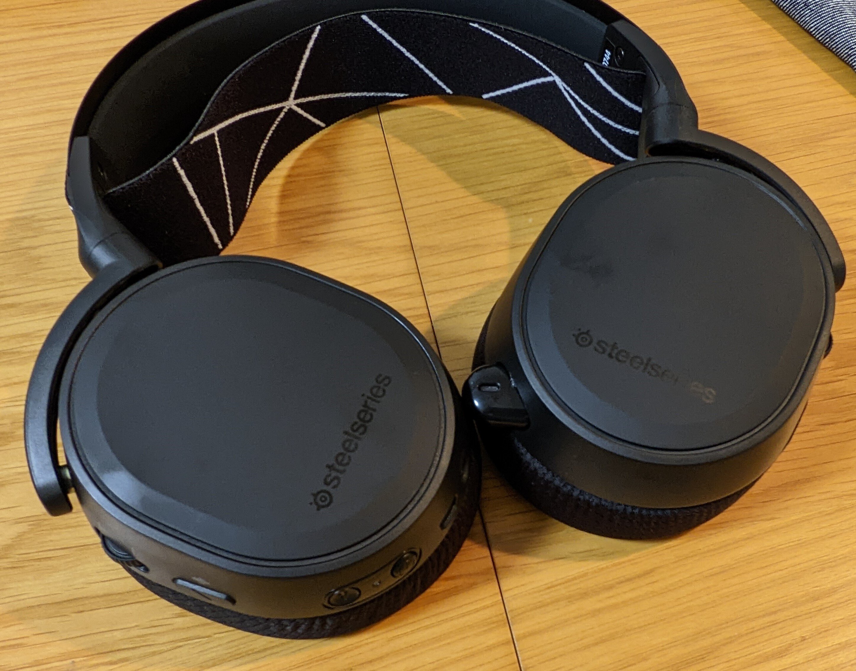 SteelSeries ARCTIS 9」 レビュー 全部入りのワイヤレスヘッドセット｜CON