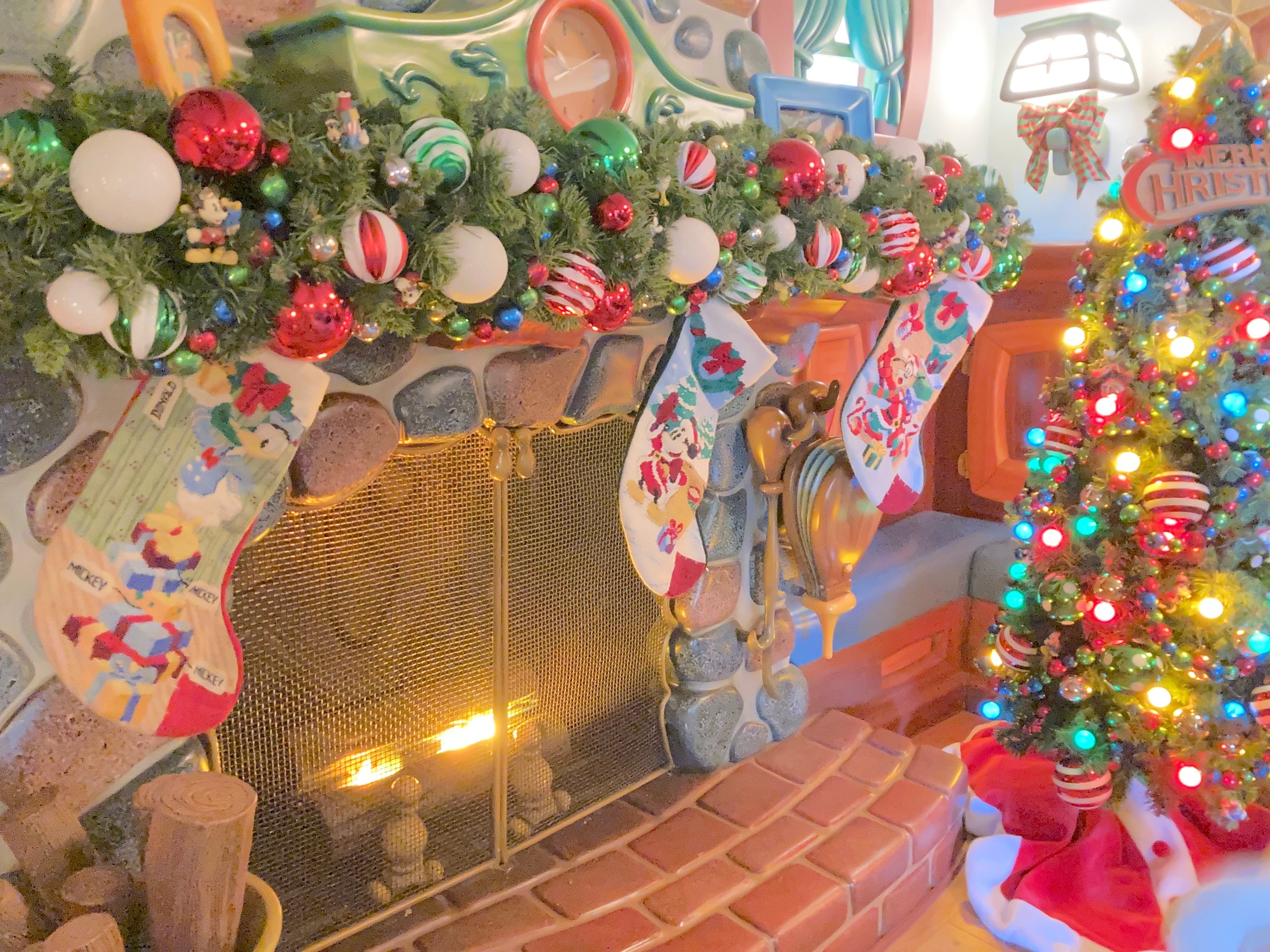 クリスマスディズニー🎄ミッキーの家が可愛すぎる♡｜海外で夢を叶える