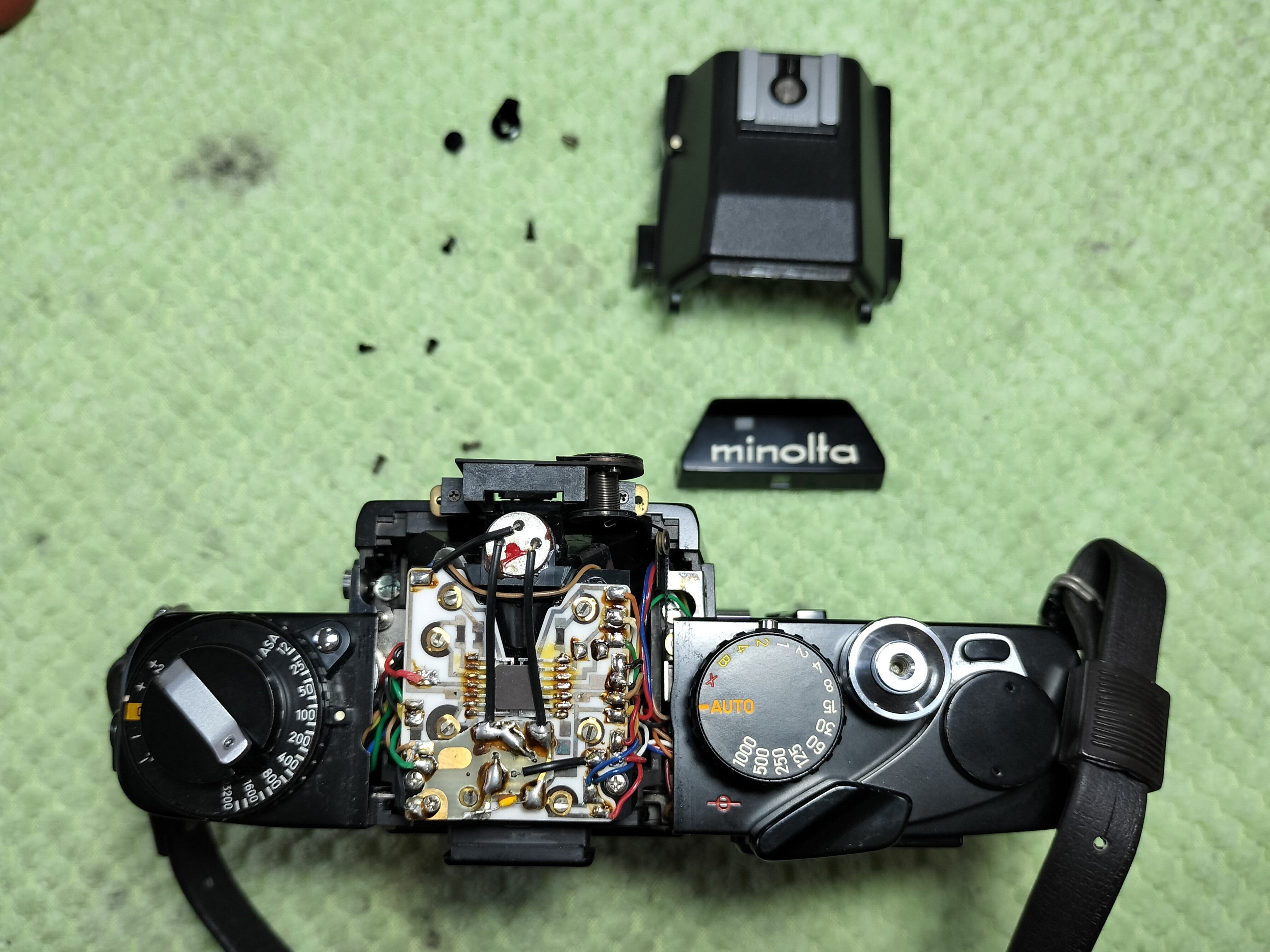 Minolta XEの分解｜フィルムカメラ修理のアクアカメラ