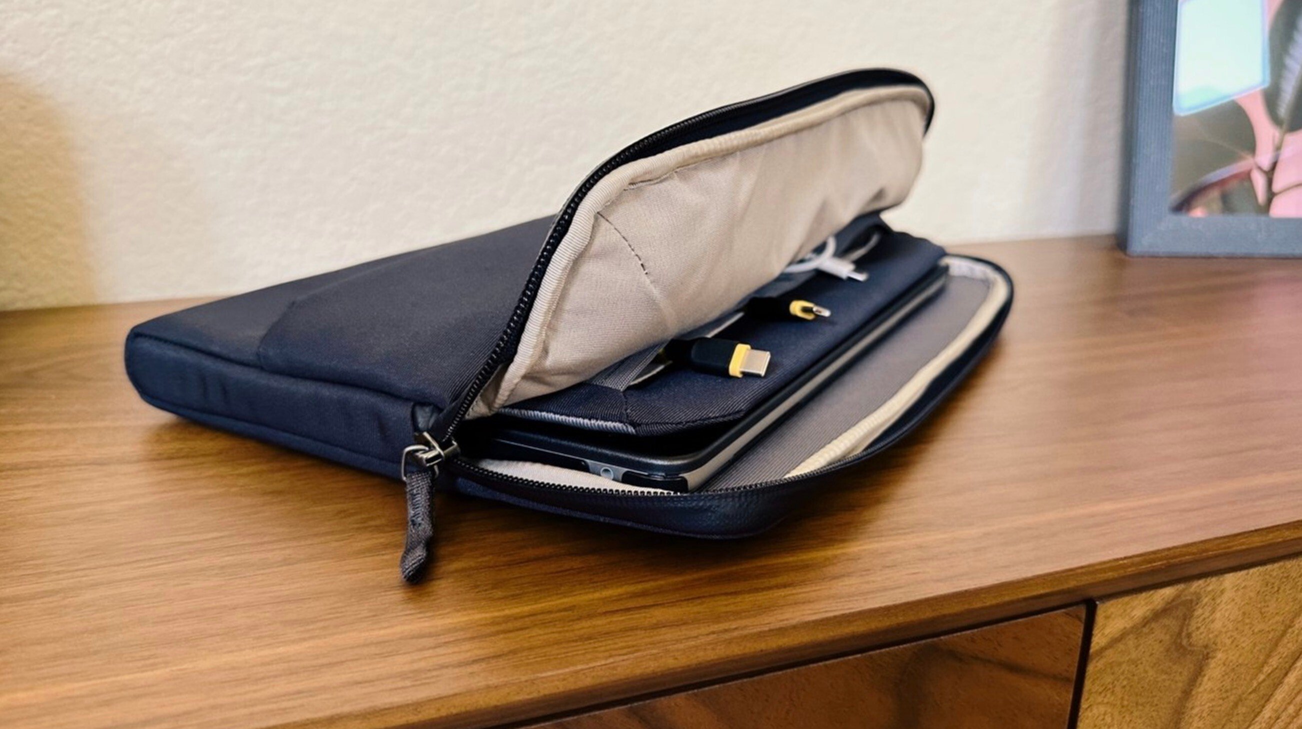 MacBookと充電アダプなども一緒に持ち運ぶ】Bellroy Laptop Caddy 製品