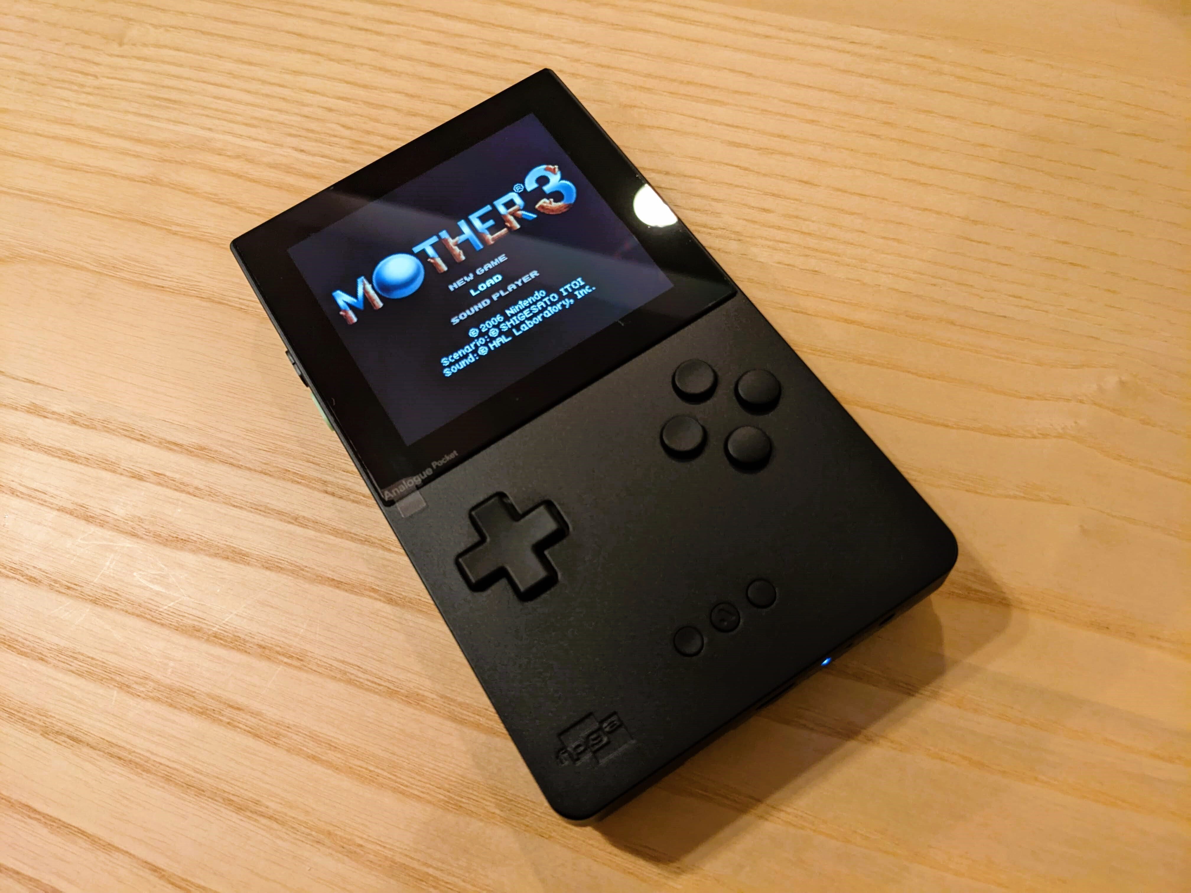 ゲームボーイ互換機の”Analogue Pocket”が届いたので、Mother3をプレイ