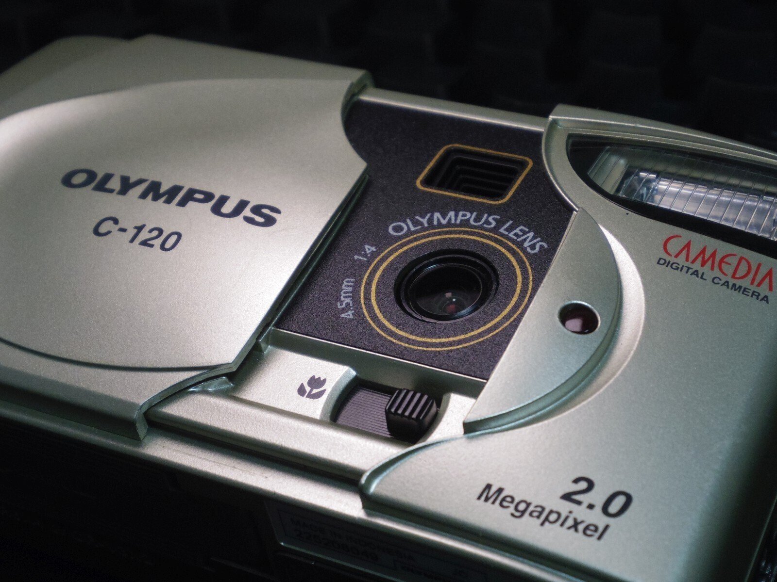 古のパンフォーカスデジカメと戯れる (OLYMPUS C-120)｜夢望庵 / Mubou-an