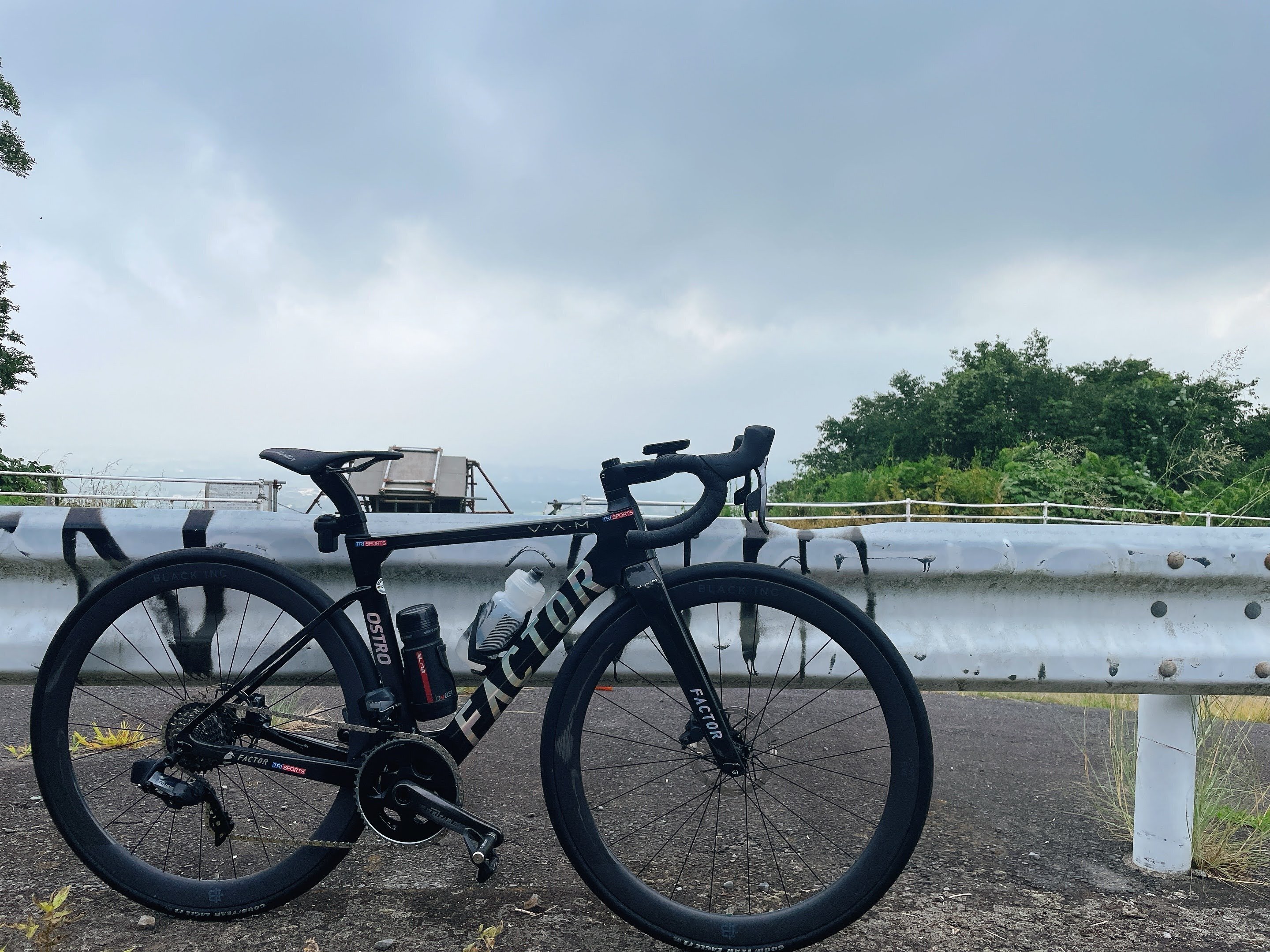 7700文字のインプレッション】FACTOR OSTRO VAM 49サイズ | BIKE