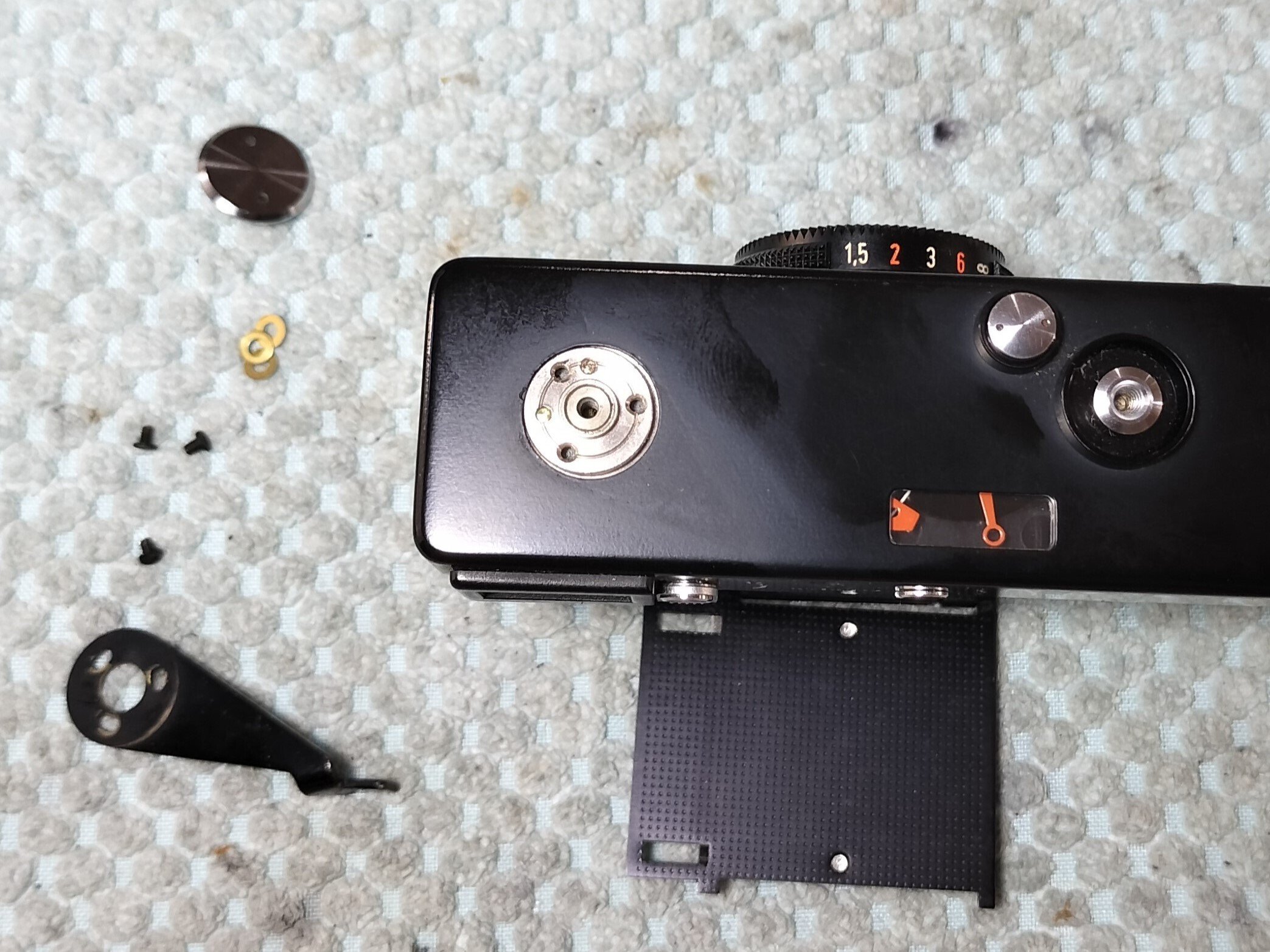 Rollei ローライ 35の分解｜フィルムカメラ修理のアクアカメラ