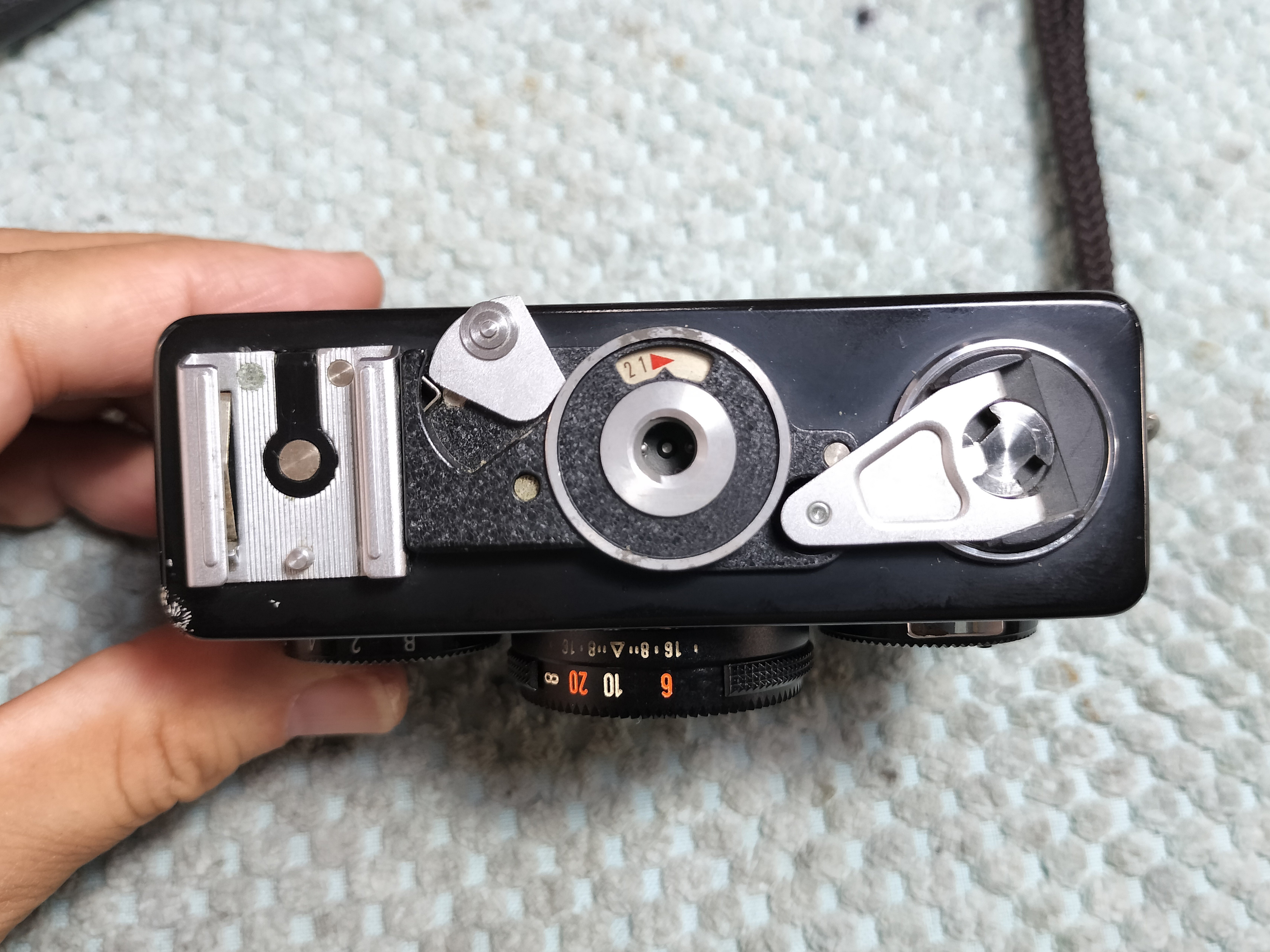 Rollei ローライ 35の分解｜フィルムカメラ修理のアクアカメラ