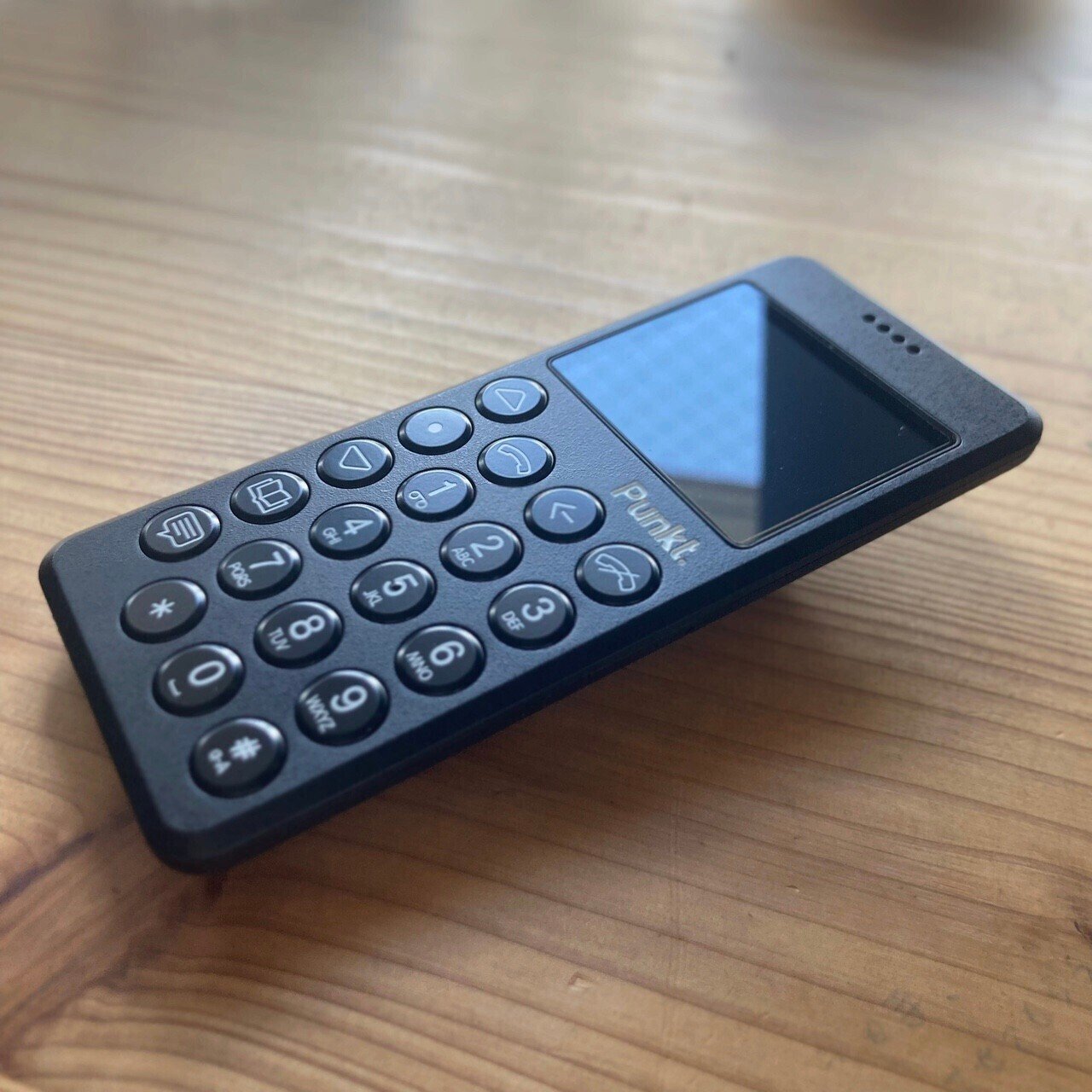 ガラケー生活で人間らしさを取り戻す①〜Punkt.MP02について、迎えた