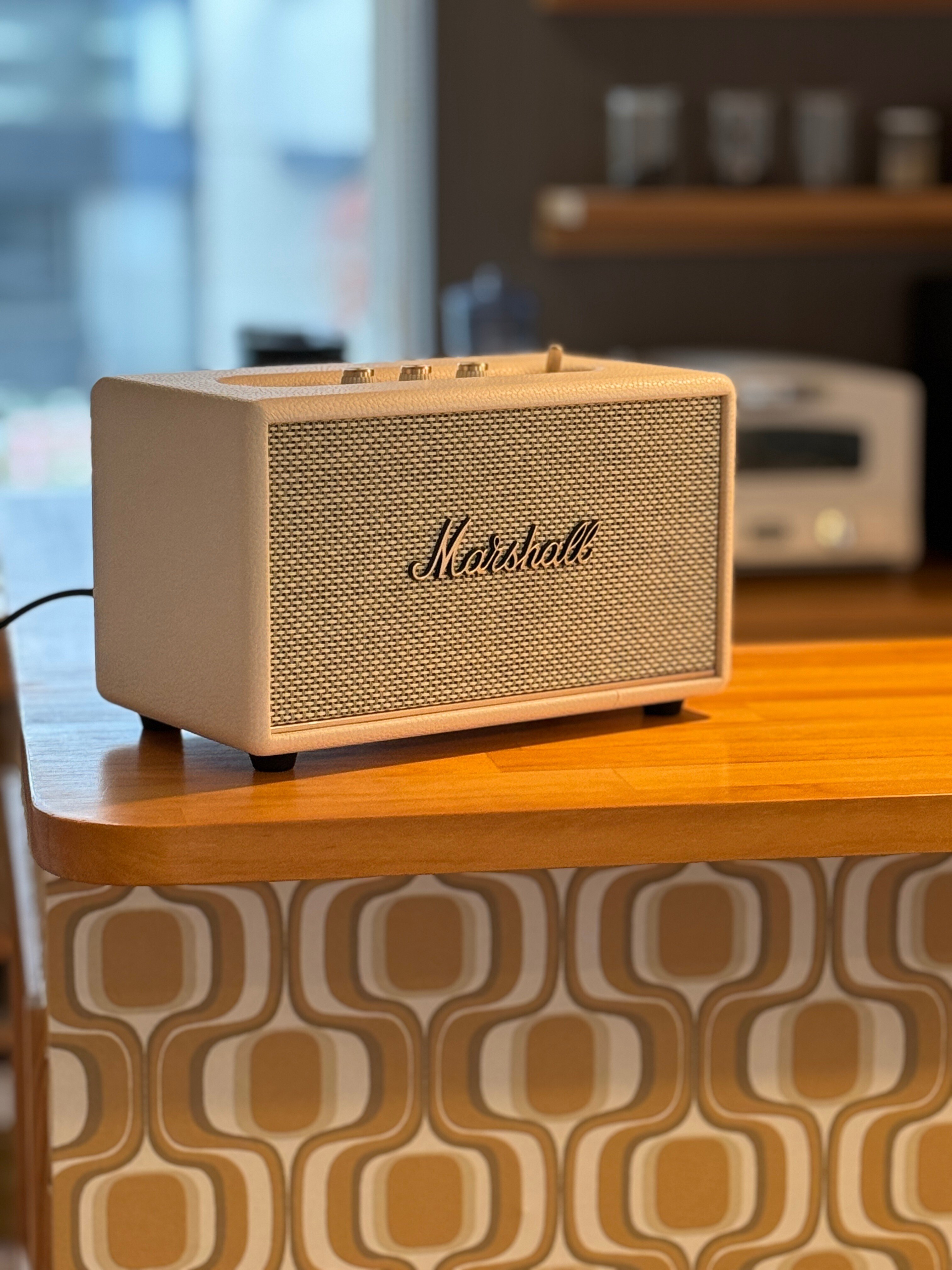 マーシャルのBluetoothスピーカーはカッコよくて音楽を聴くのが楽しい