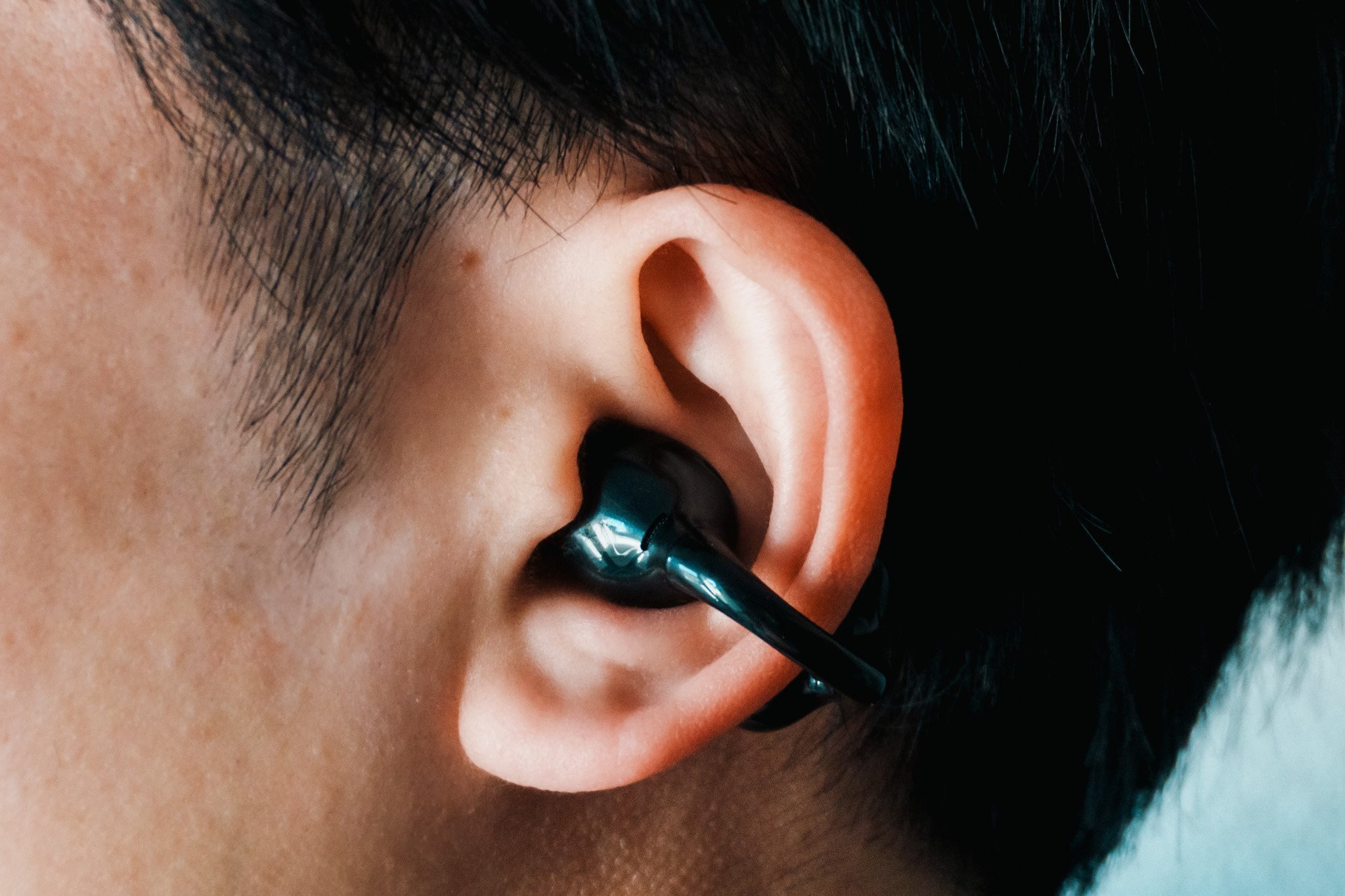 音質も妥協しないイヤーカフ型イヤホンを試す | Edifier LolliClip