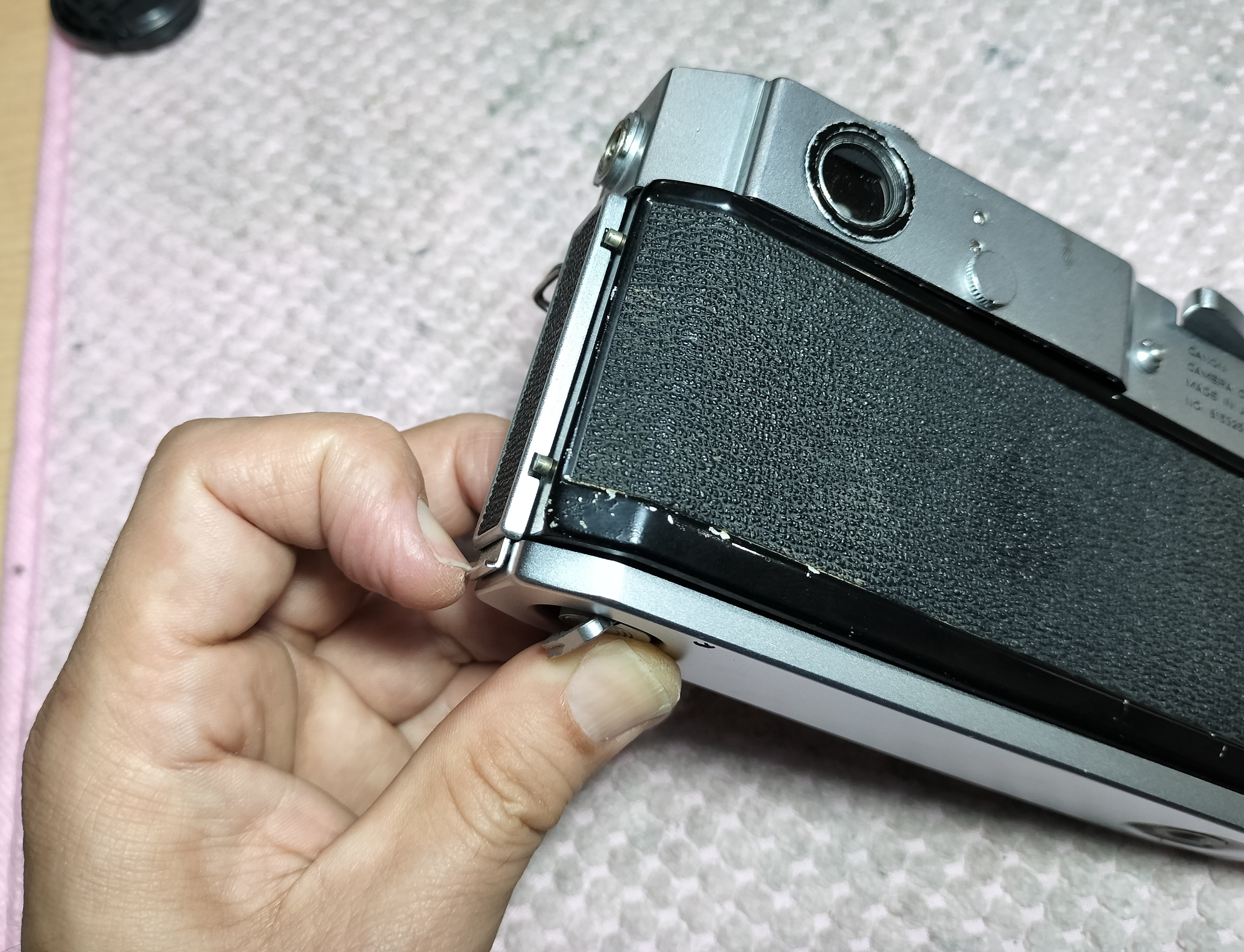 Canon 7 レンジファインダーの分解｜フィルムカメラ修理のアクアカメラ