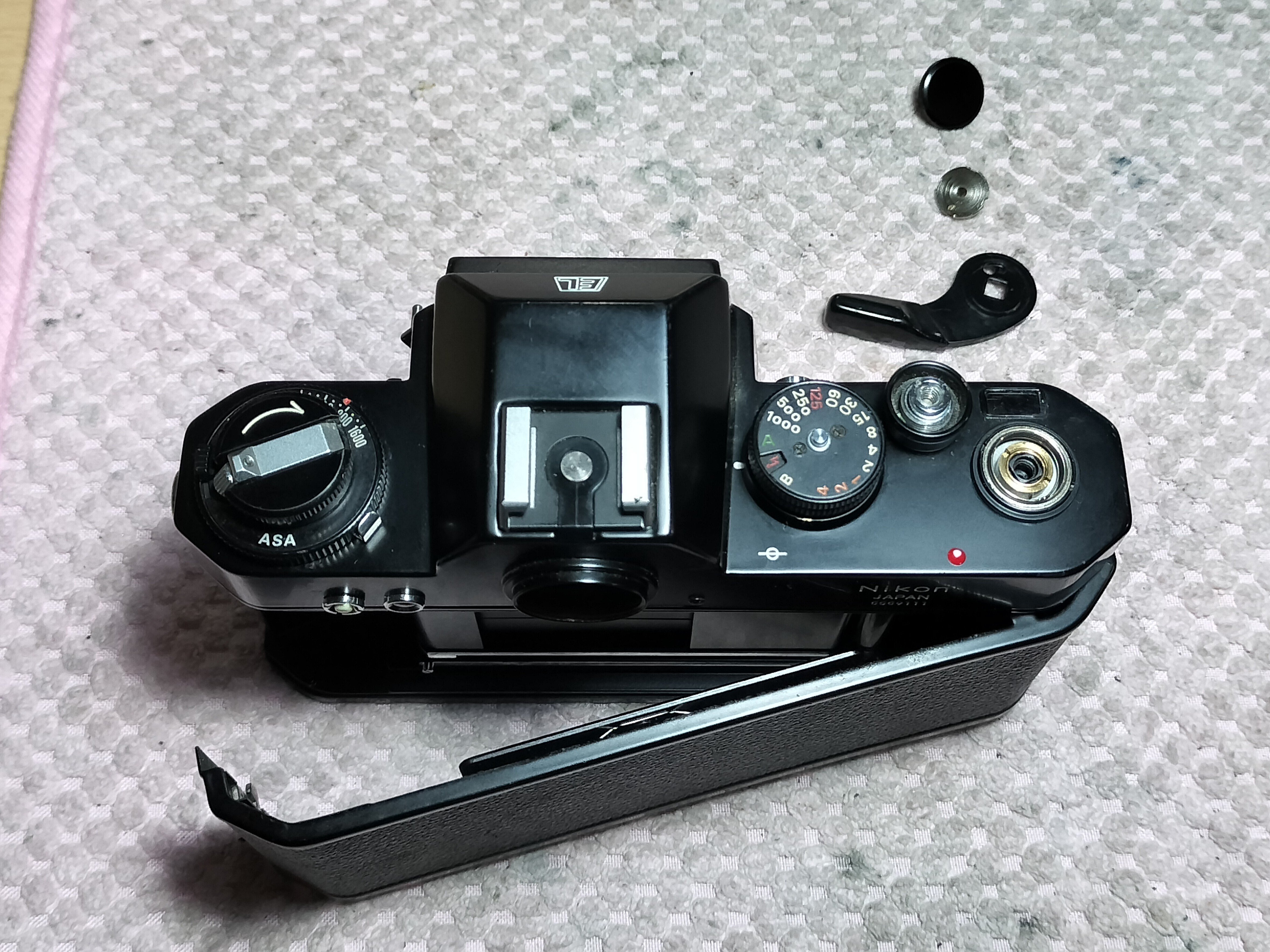 Nikon Nikomat ELの分解｜フィルムカメラ修理のアクアカメラ