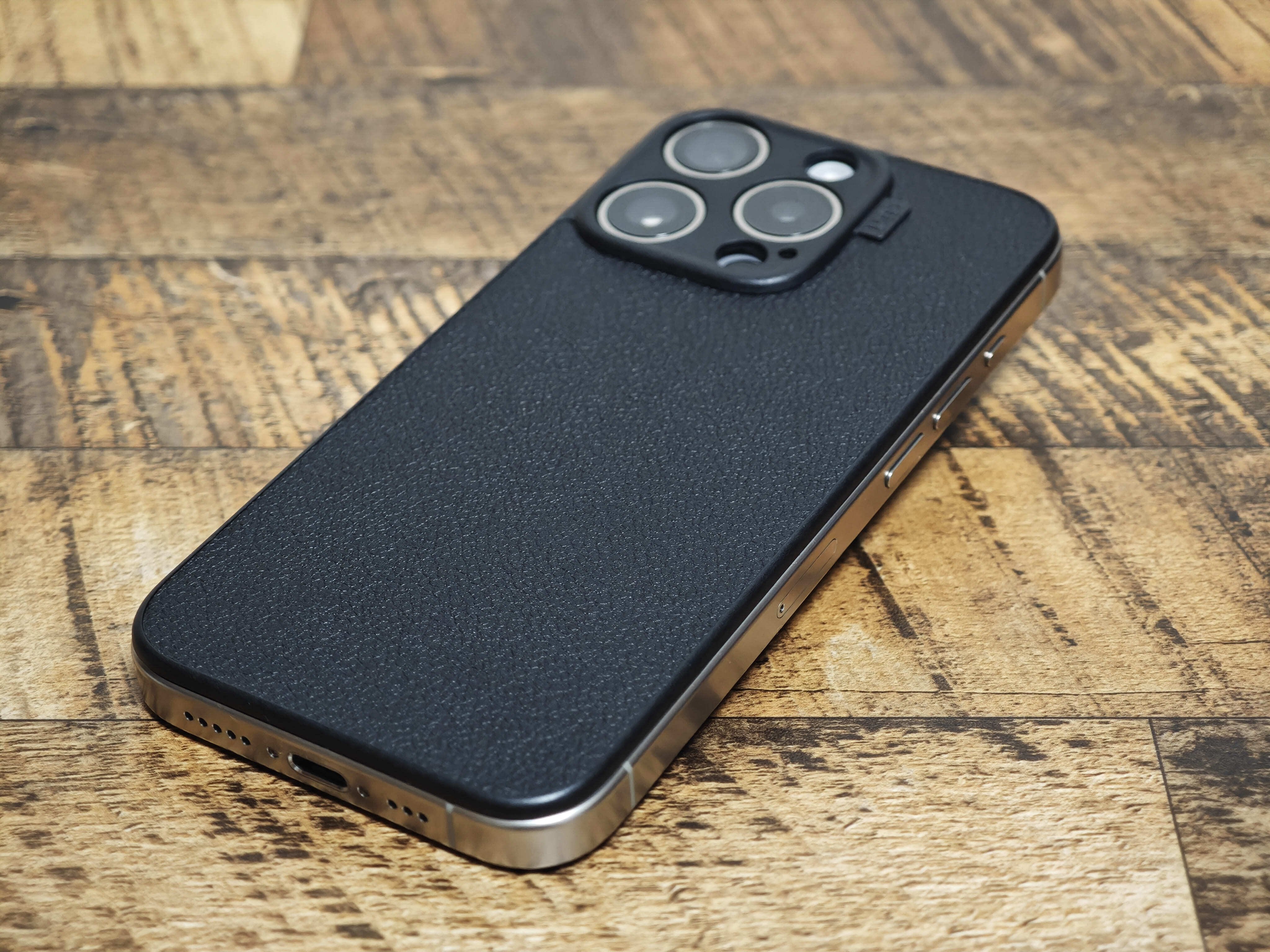 SutiのiPhone用背面ケース「PhoneBack（NanoLeather）」をレビュー！｜TK