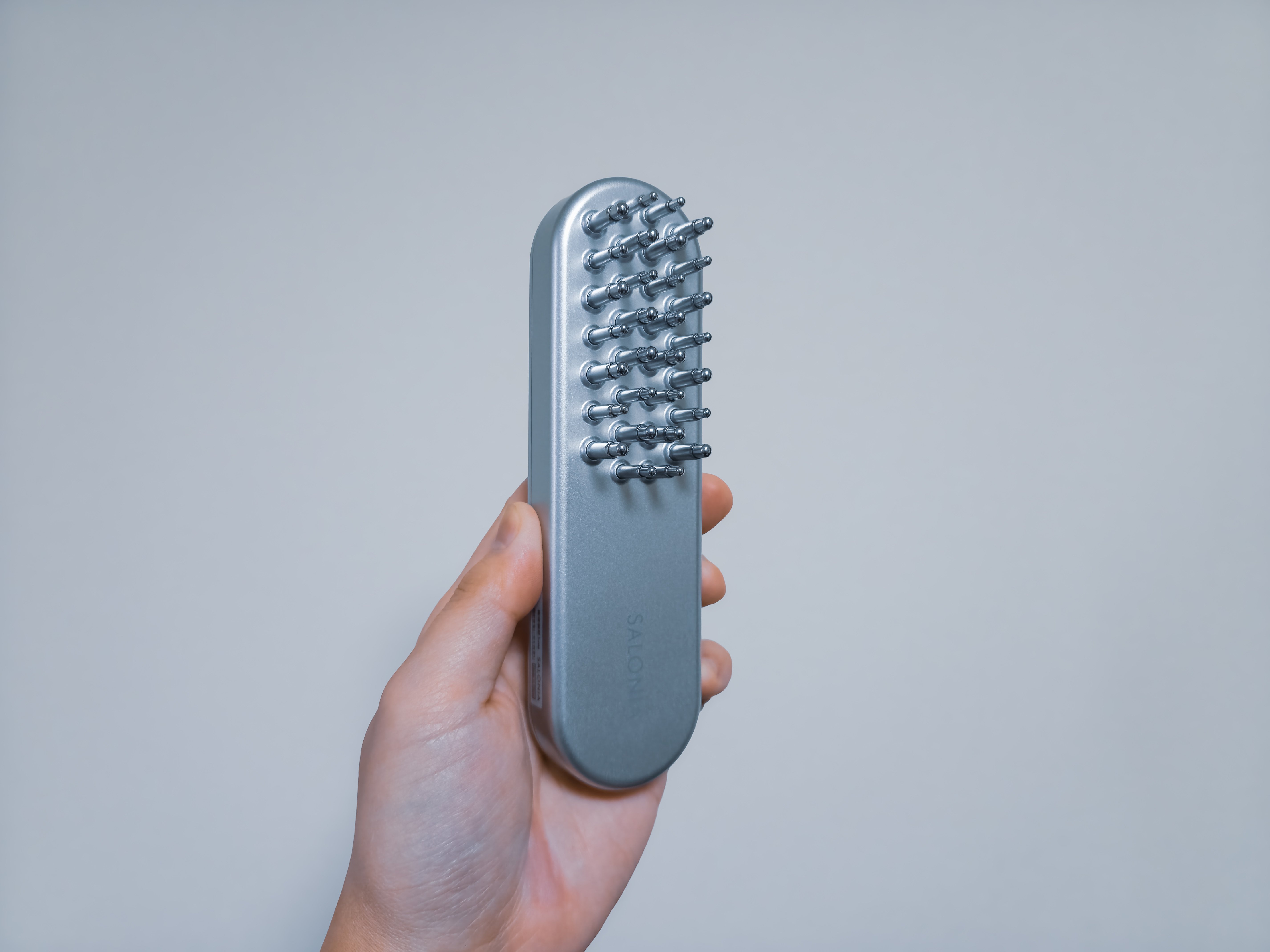 ガジェットレビュー】はじめての美顔器。 │ SALONIA EMSリフトブラシ