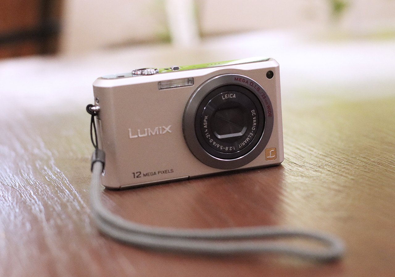 遊んで楽しい「オールドコンデジ LUMIX DMC-FX100」｜タカノ / DUCK WORKS