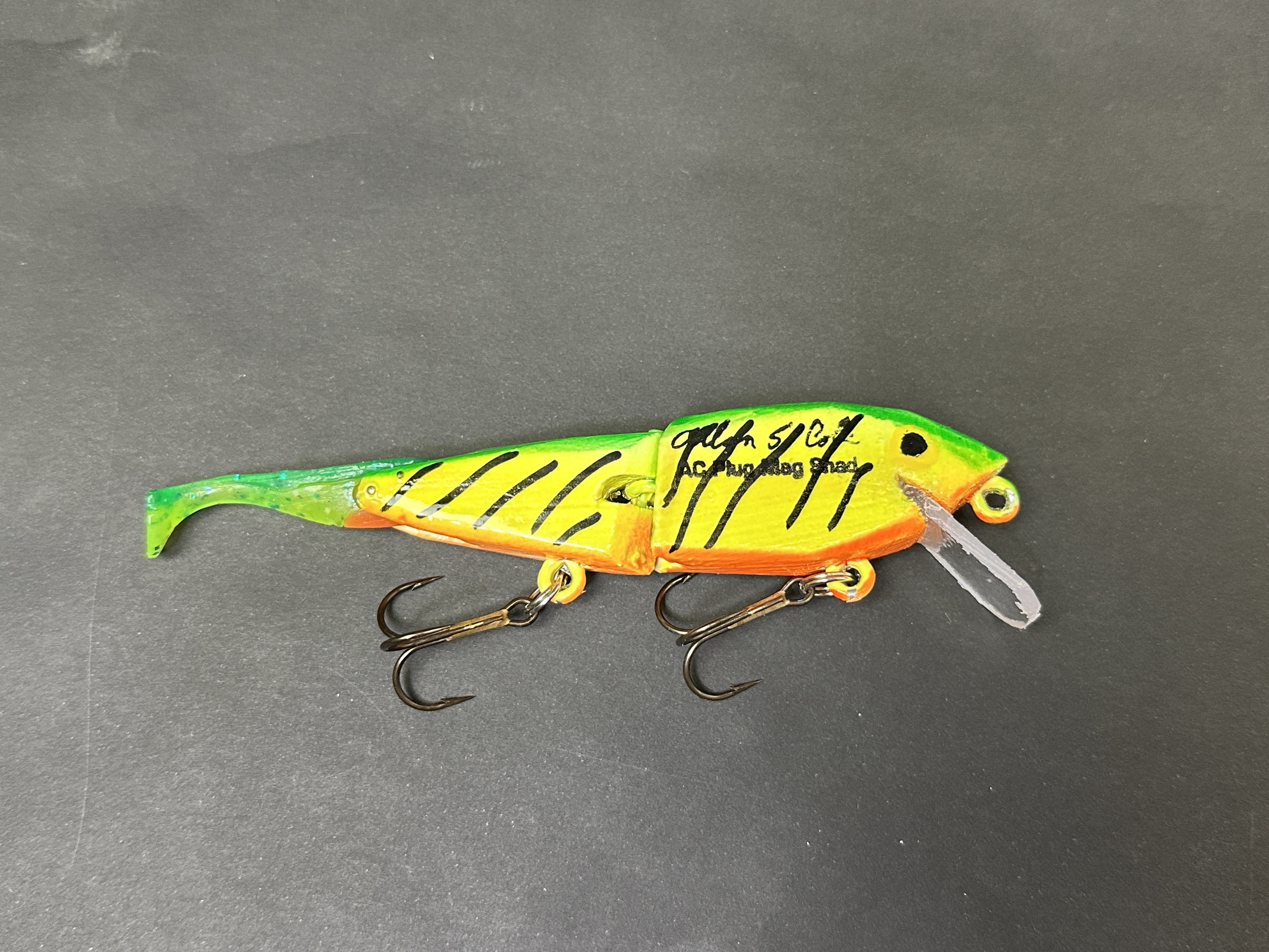 入荷情報】“神のルアー”再び──AC Plug「MAG SHAD」5・7・8inch、極