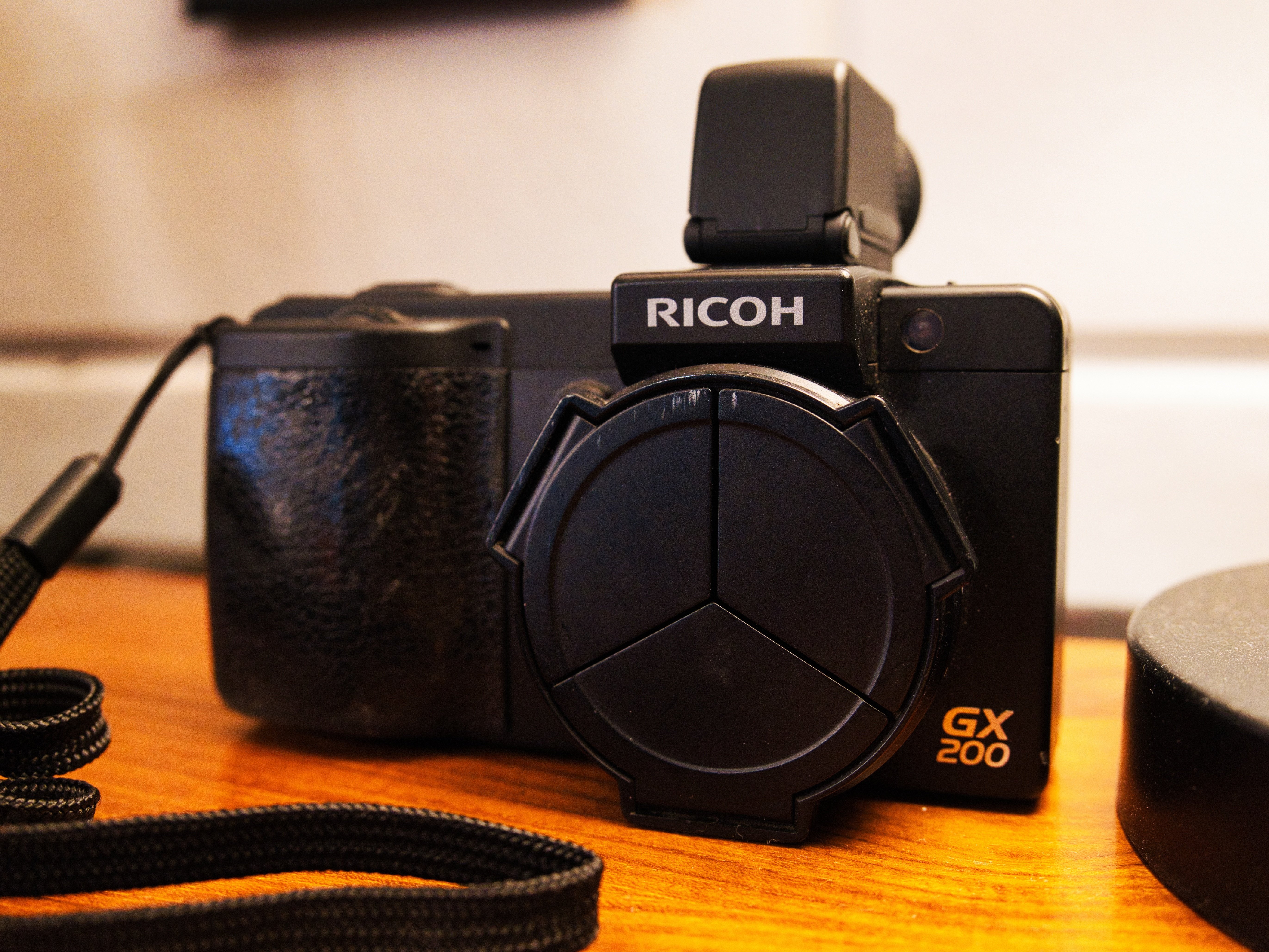 RICOH GX200』オールドコンデジの味を噛みしめる。[作例あり]｜蒼い鍵盤