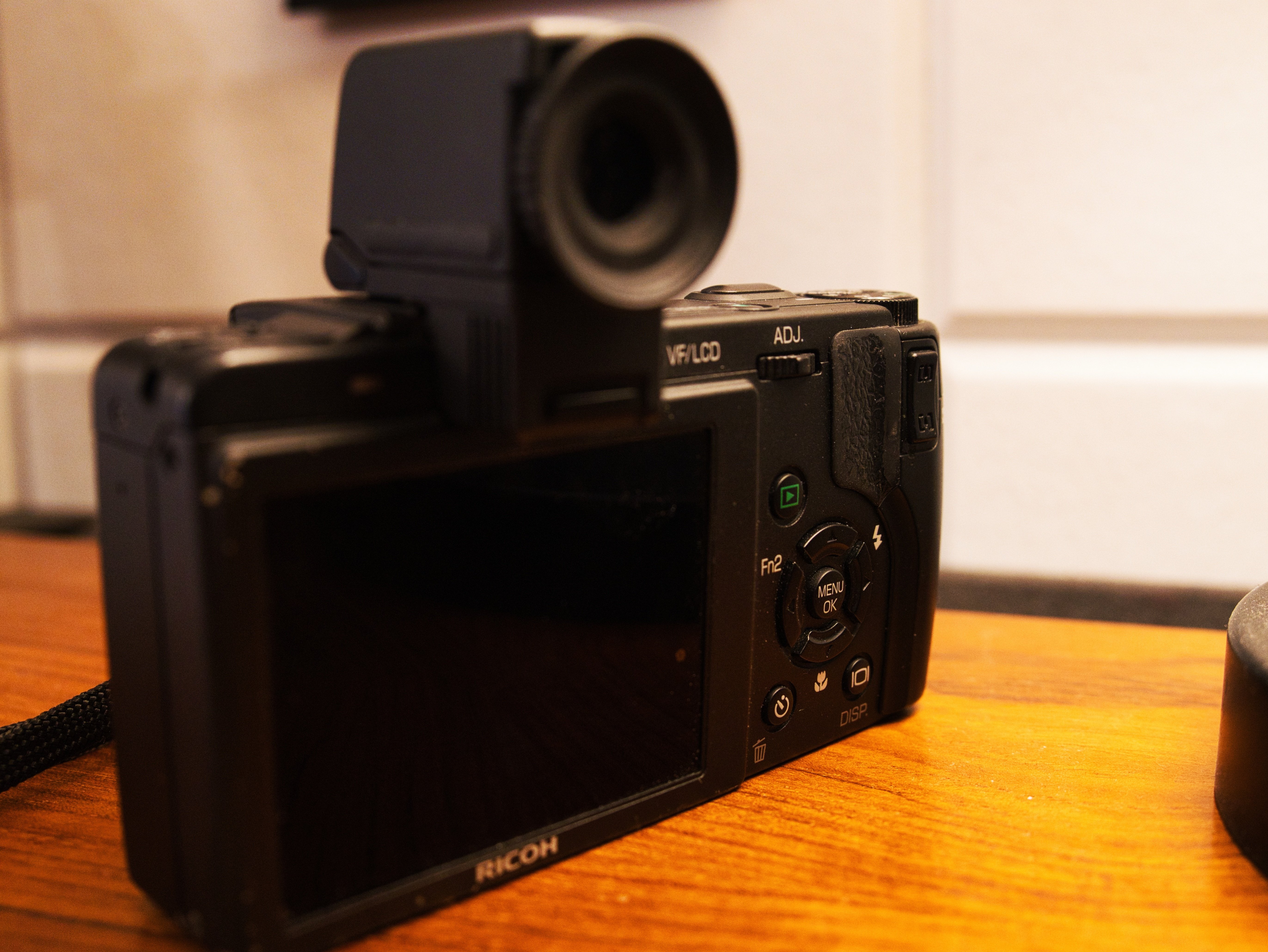 RICOH GX200』オールドコンデジの味を噛みしめる。[作例あり]｜蒼い鍵盤