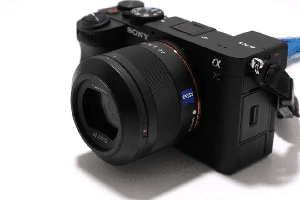 スナップならコレ！Sonnar T* FE 35mm F2.8 ZAを試す｜はるか