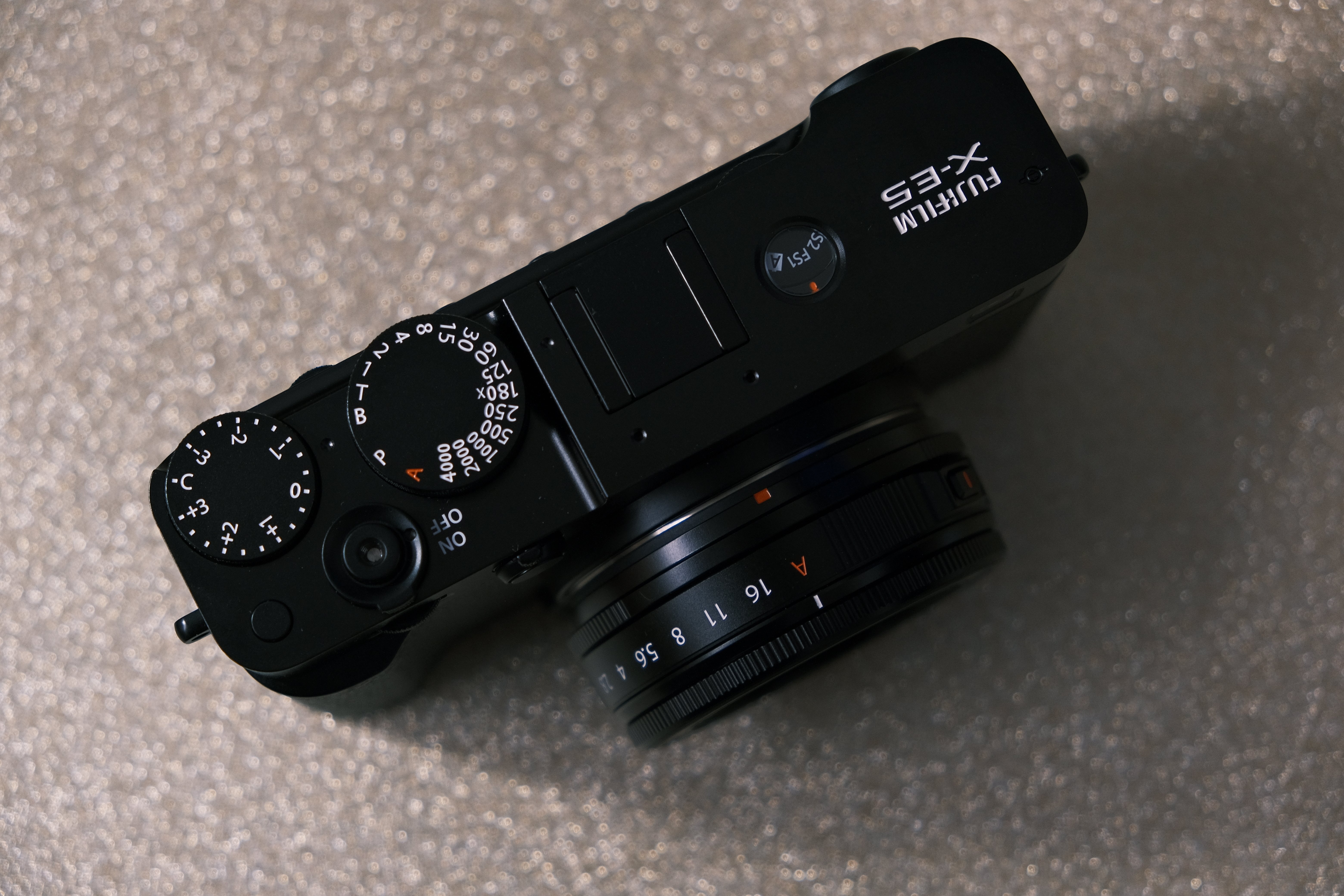 FUJIFILM X-E5 | 届きました。ちいさいが思ったほど軽くはない。｜1GOU