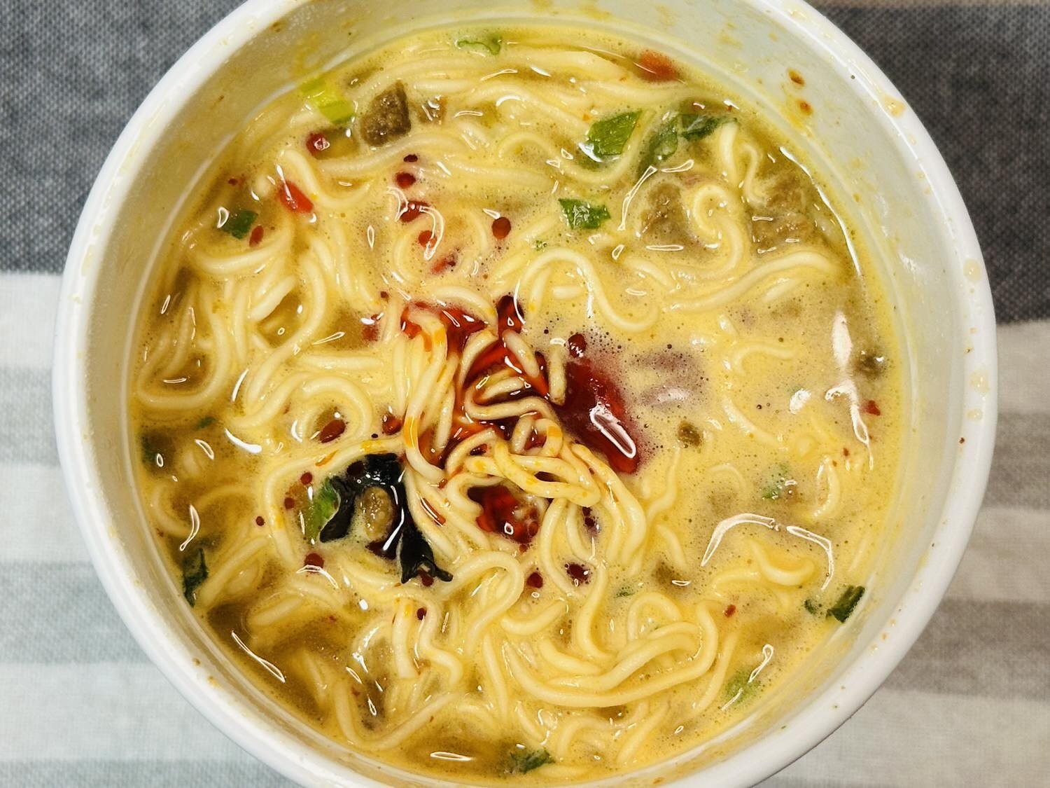 セブン「田中商店 辛オニ濃厚豚骨」｜コグレマサト