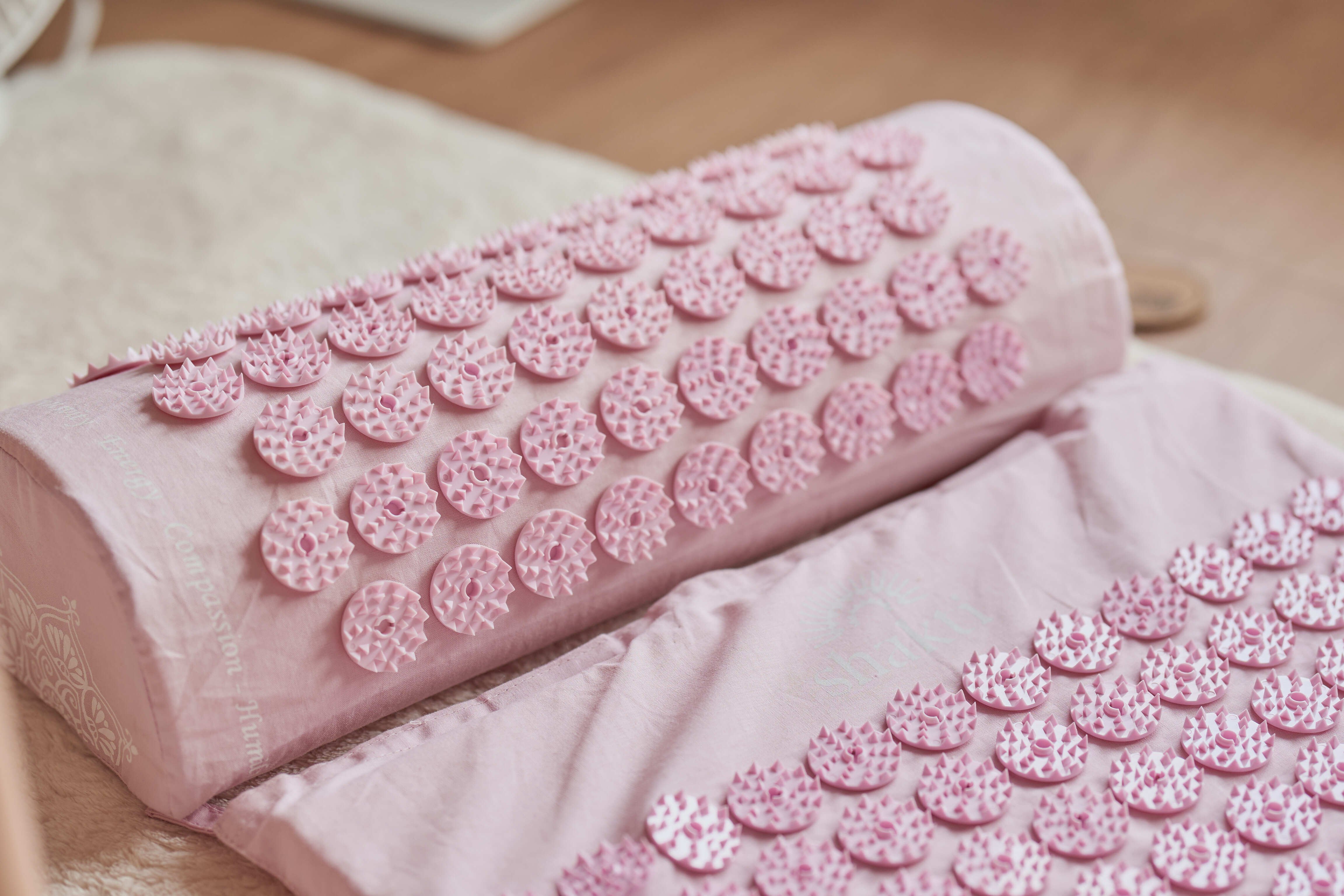 シャクティマット レビュー | 3ヶ月使って実感した最強の快眠グッズ