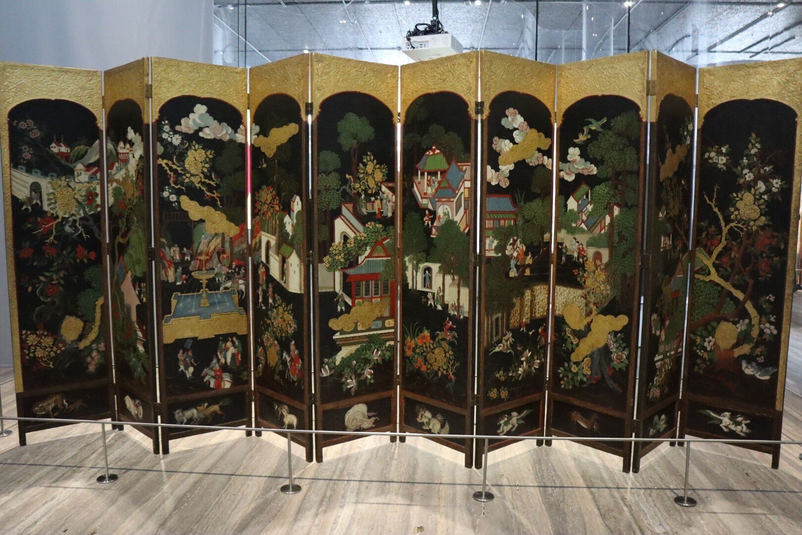 Prada財団にて屏風の展示会「Paraventi」を鑑賞｜シマ子