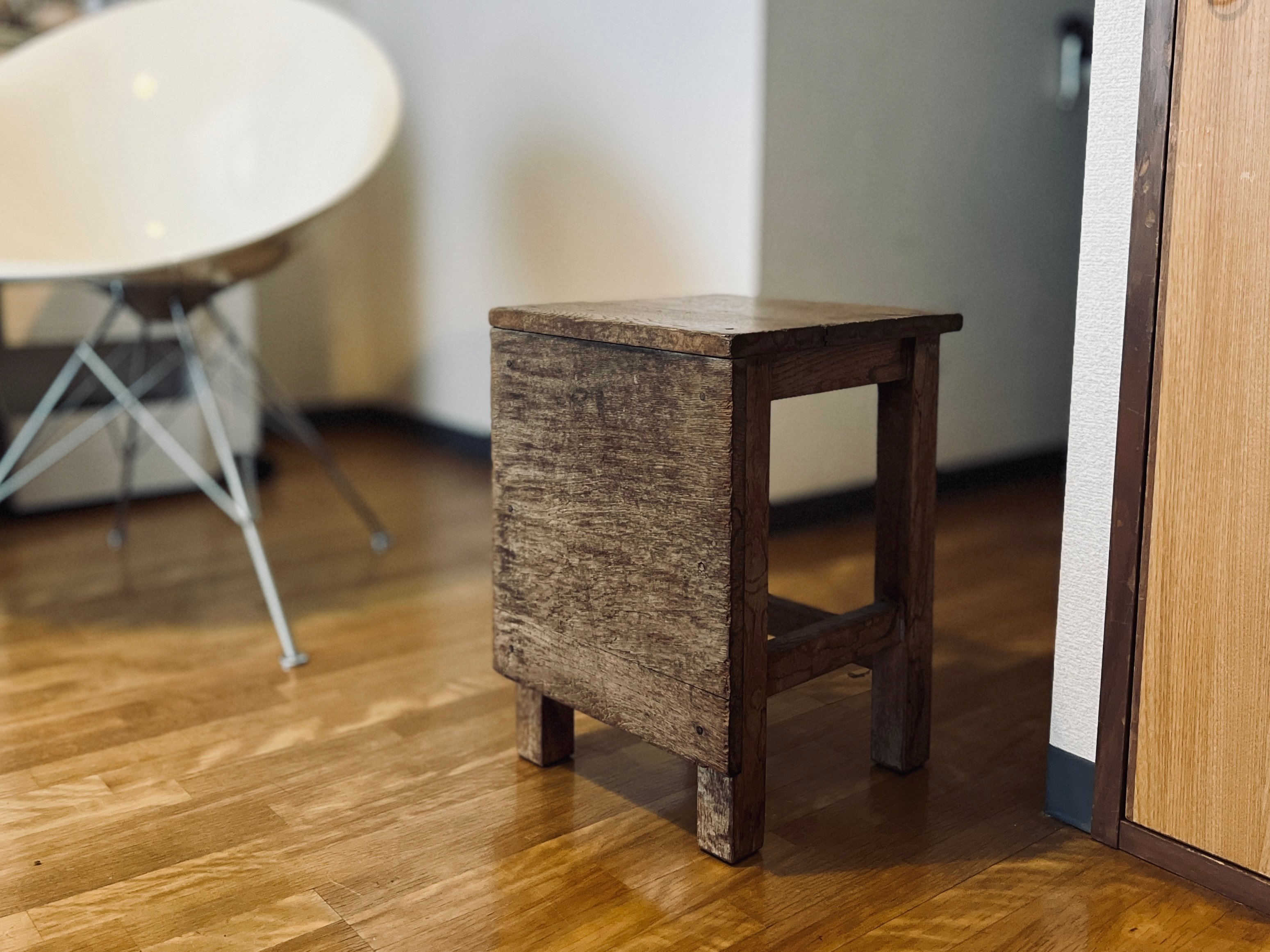 懐かしい図工椅子、正式には角椅子らしいよ | 古道具キミドリ