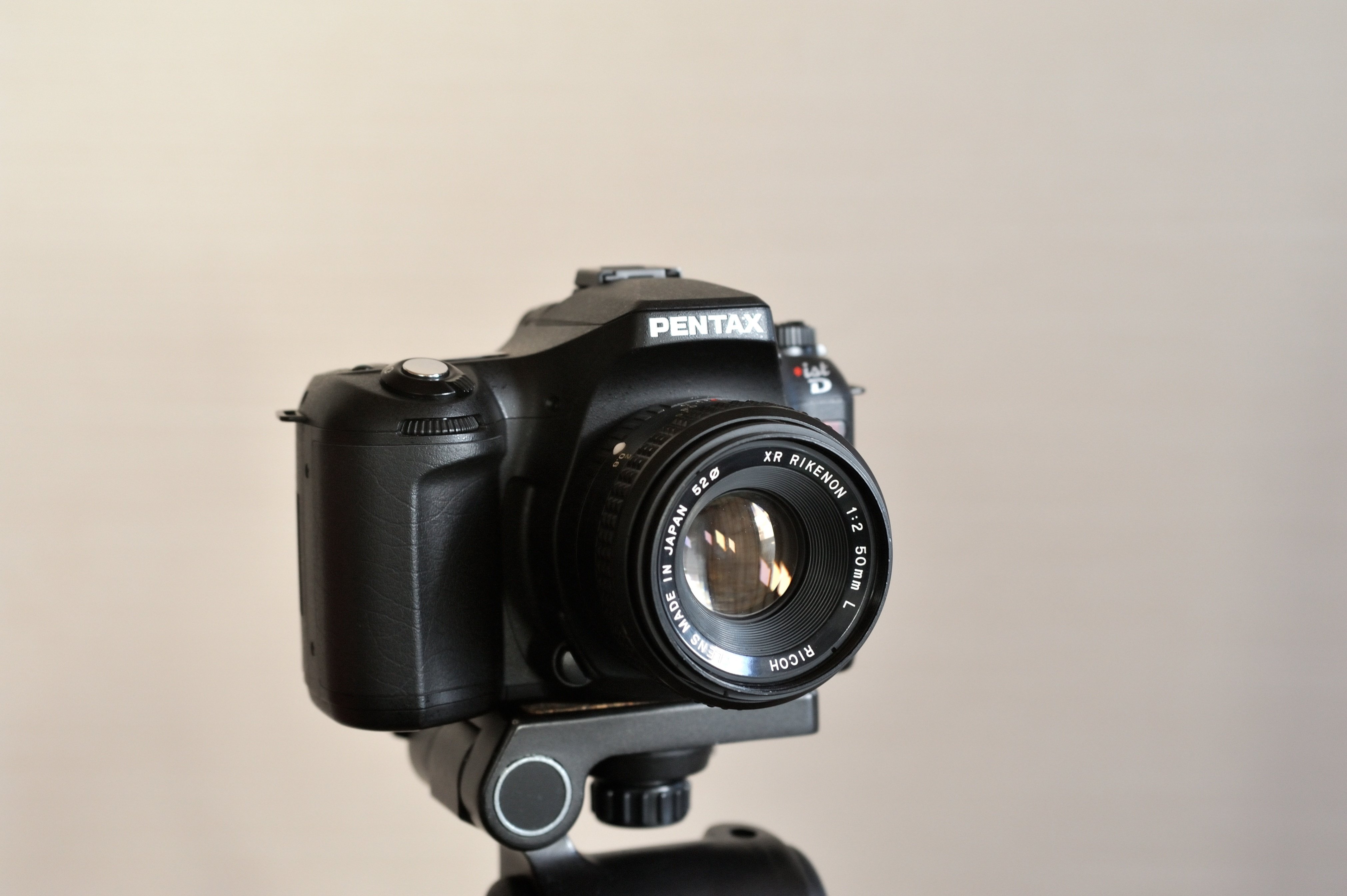 PENTAX *ist D。初代ペンタックスデジタル一眼レフの核心｜Sven.